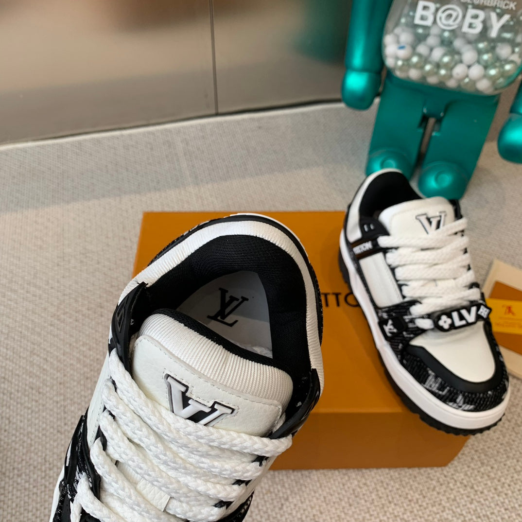 LV TRAINER MAXI SNEAKER IN WHITE MIX BLACK CALFSKIN - 35