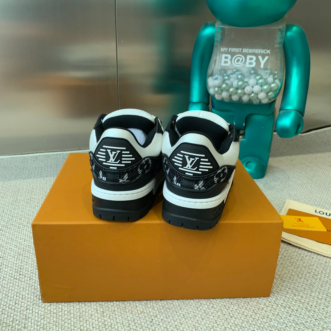 LV TRAINER MAXI SNEAKER IN WHITE MIX BLACK CALFSKIN - 35