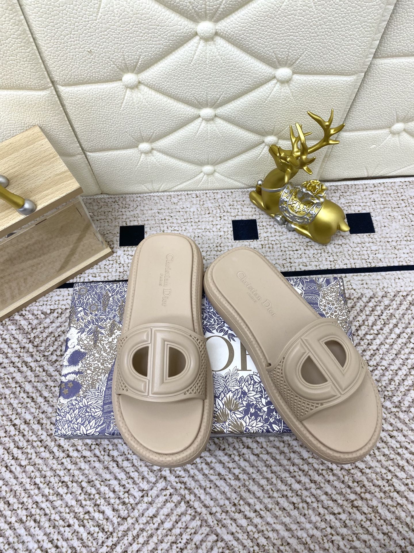 DIOR FLAT SLIDES 25S IN BEIGE TPU - 36