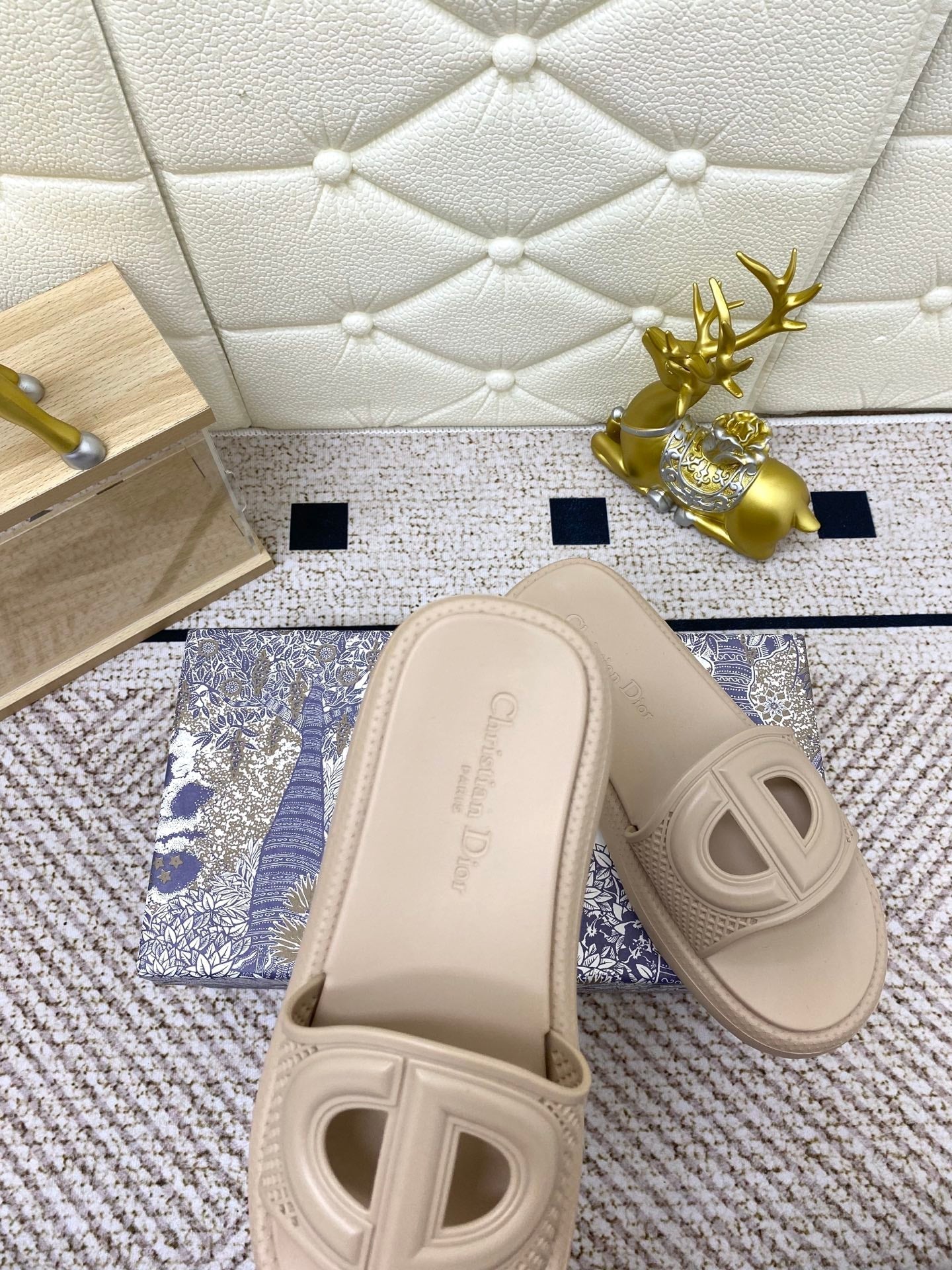 DIOR FLAT SLIDES 25S IN BEIGE TPU - 36