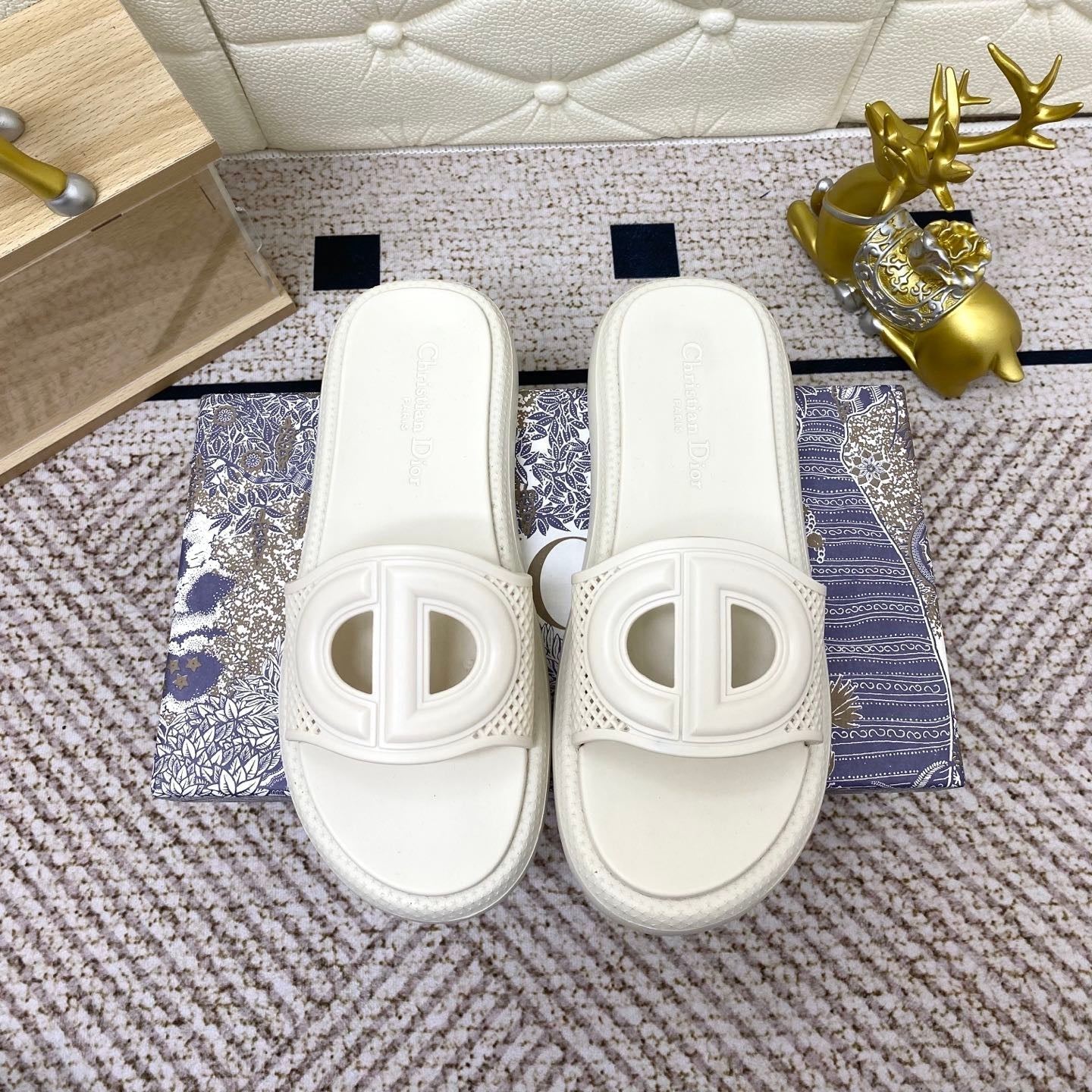DIOR FLAT SLIDES 25S IN WHITE TPU - 36