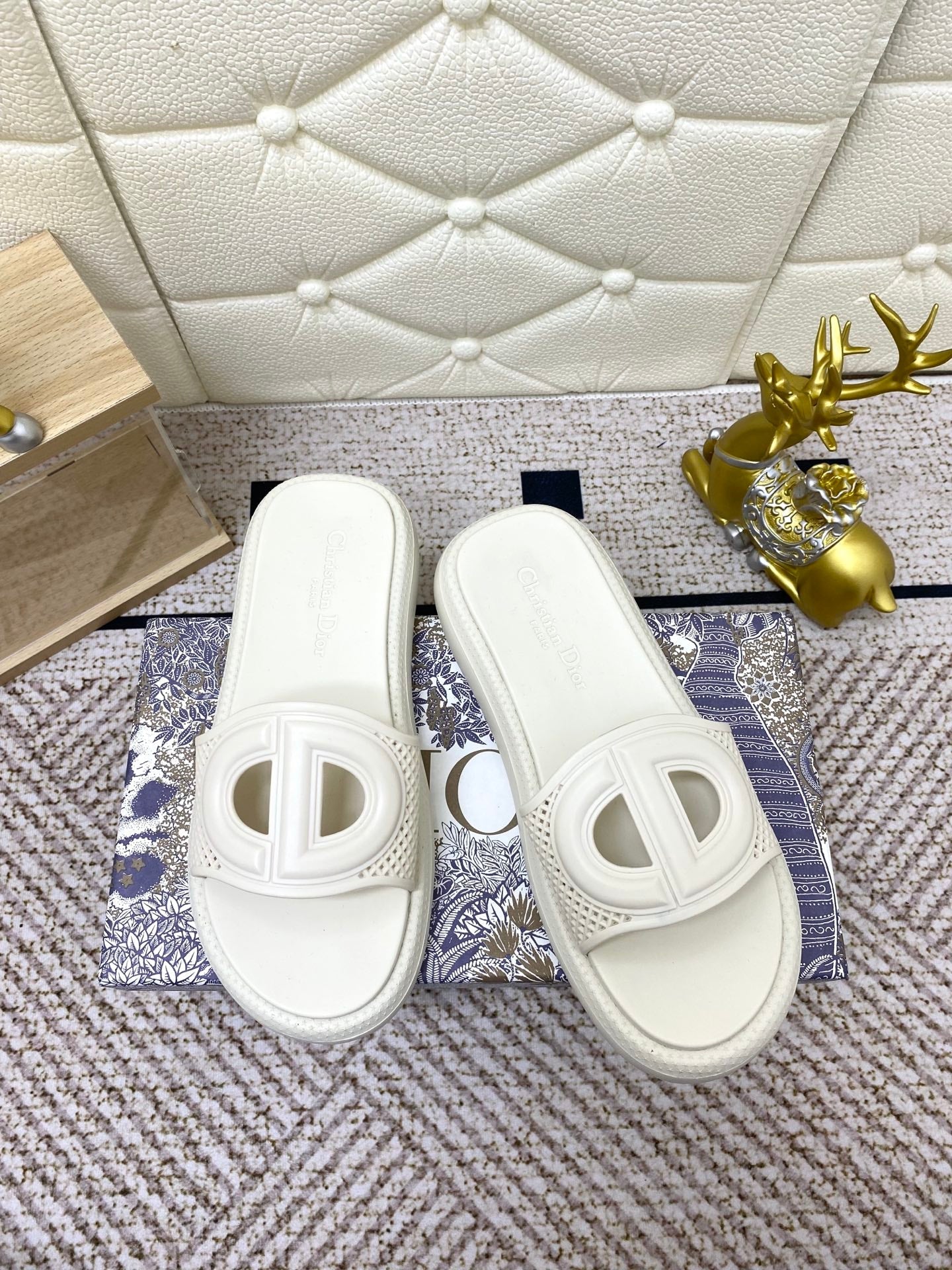DIOR FLAT SLIDES 25S IN WHITE TPU - 36