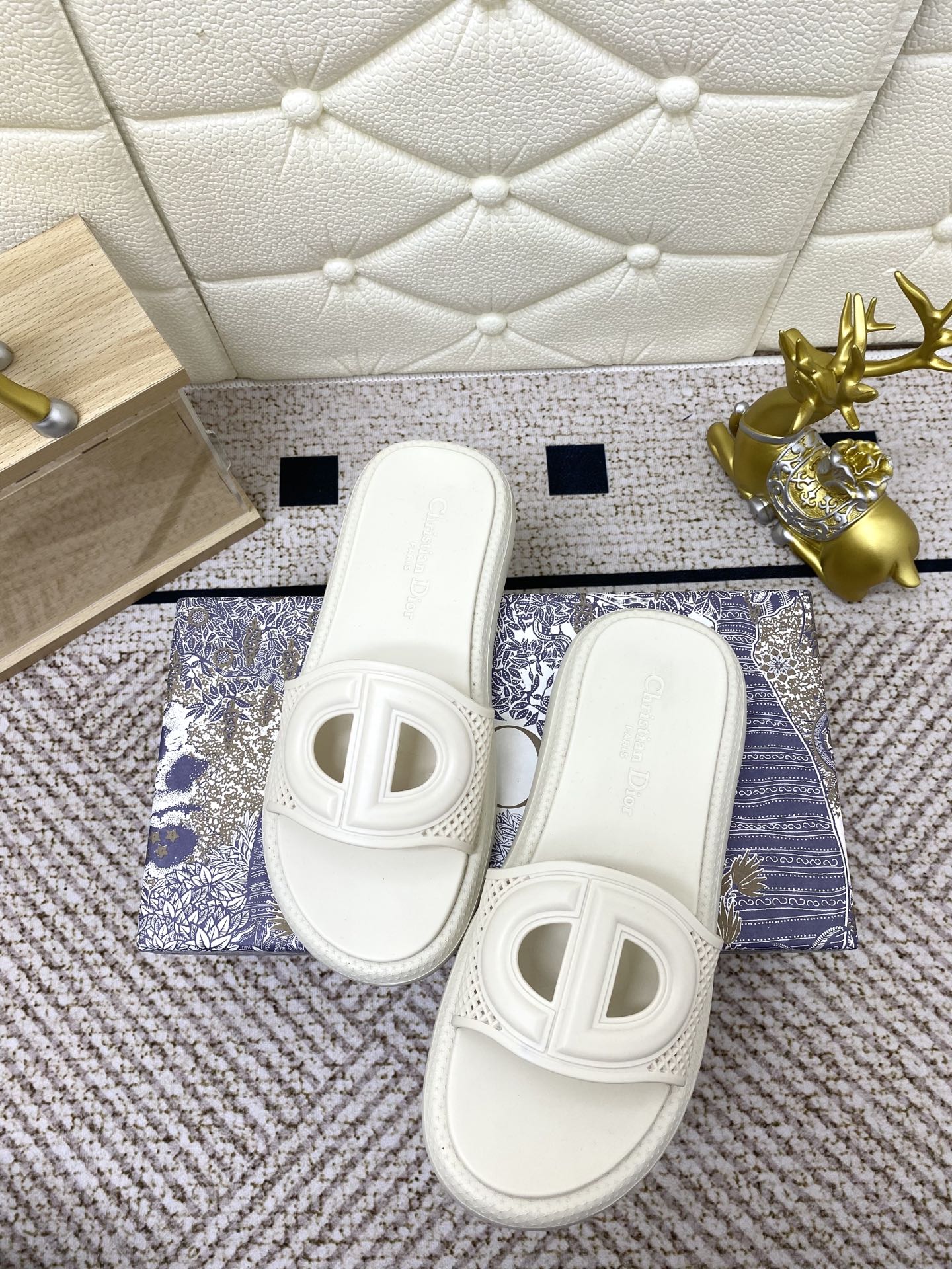 DIOR FLAT SLIDES 25S IN WHITE TPU - 36
