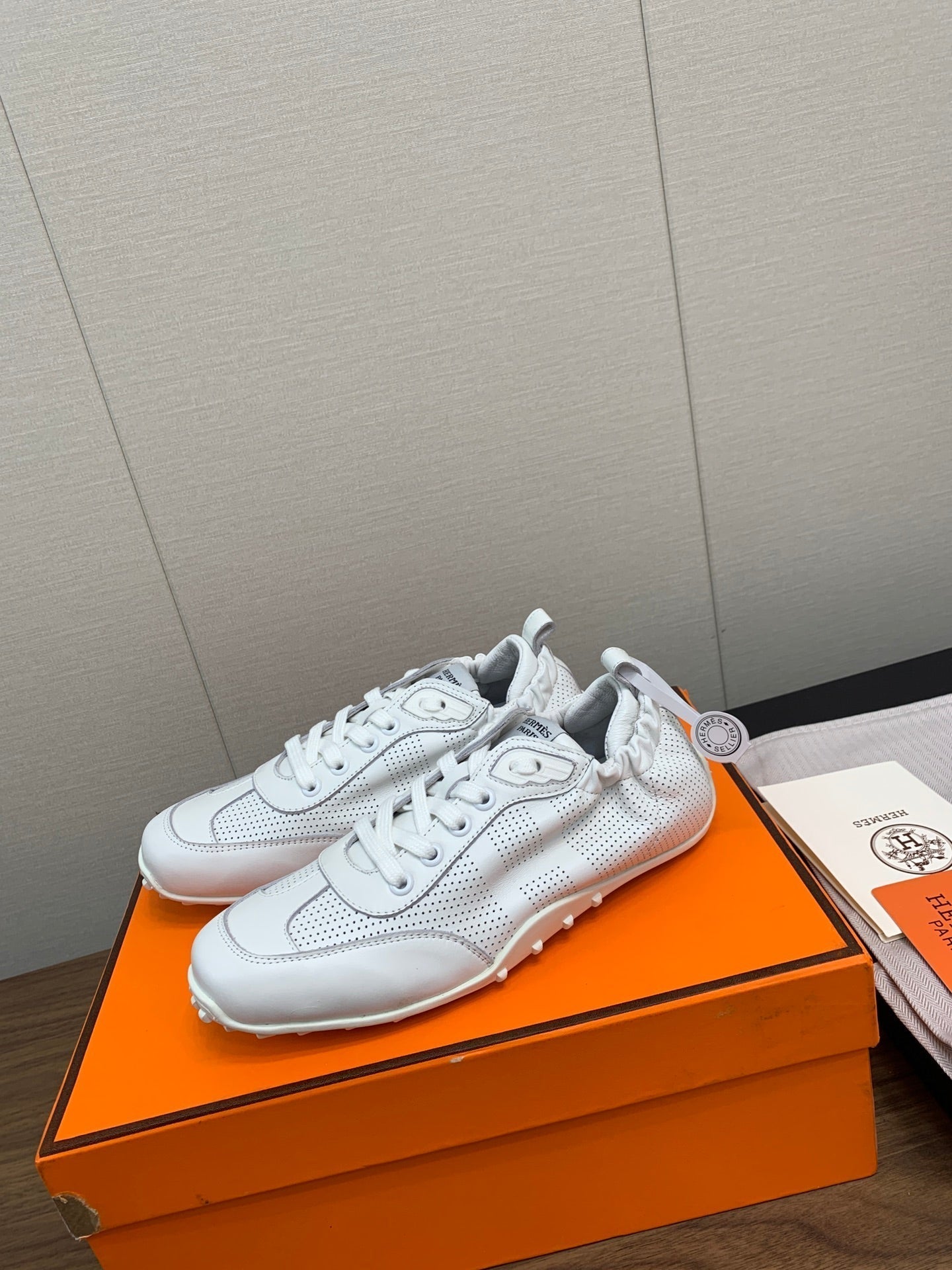 SKATEBOARD SHOES LIGHT GRAY CALFSKIN - 35
