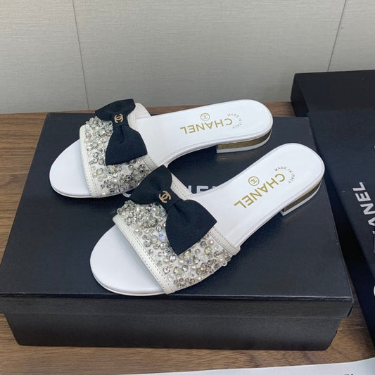 BOW SLIPPERS IN WHITE LAMBSKIN WITH RHINESTONES - 35