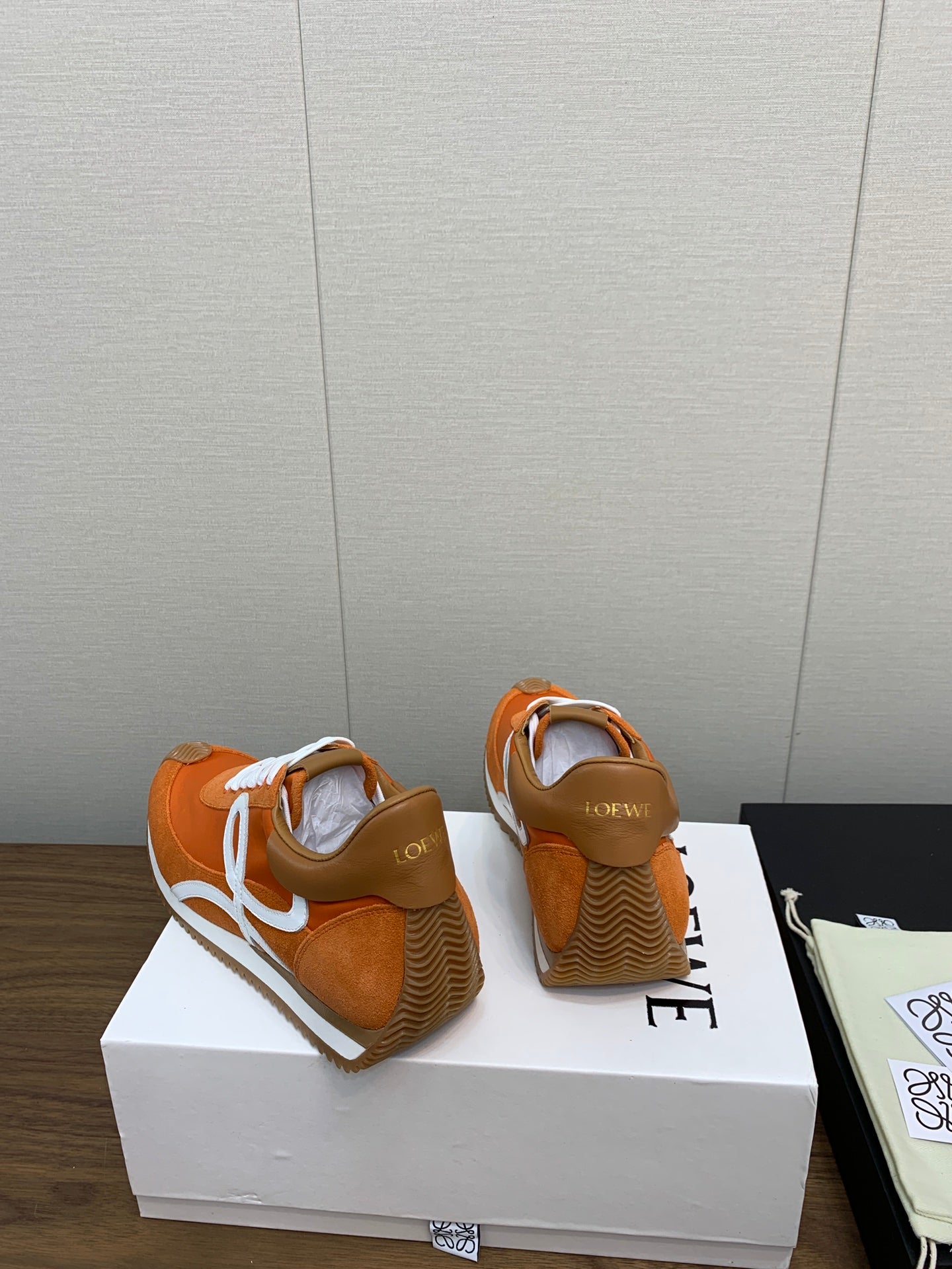 LW FLOW RUNNER SNEAKER ORANGE SUEDE - 35