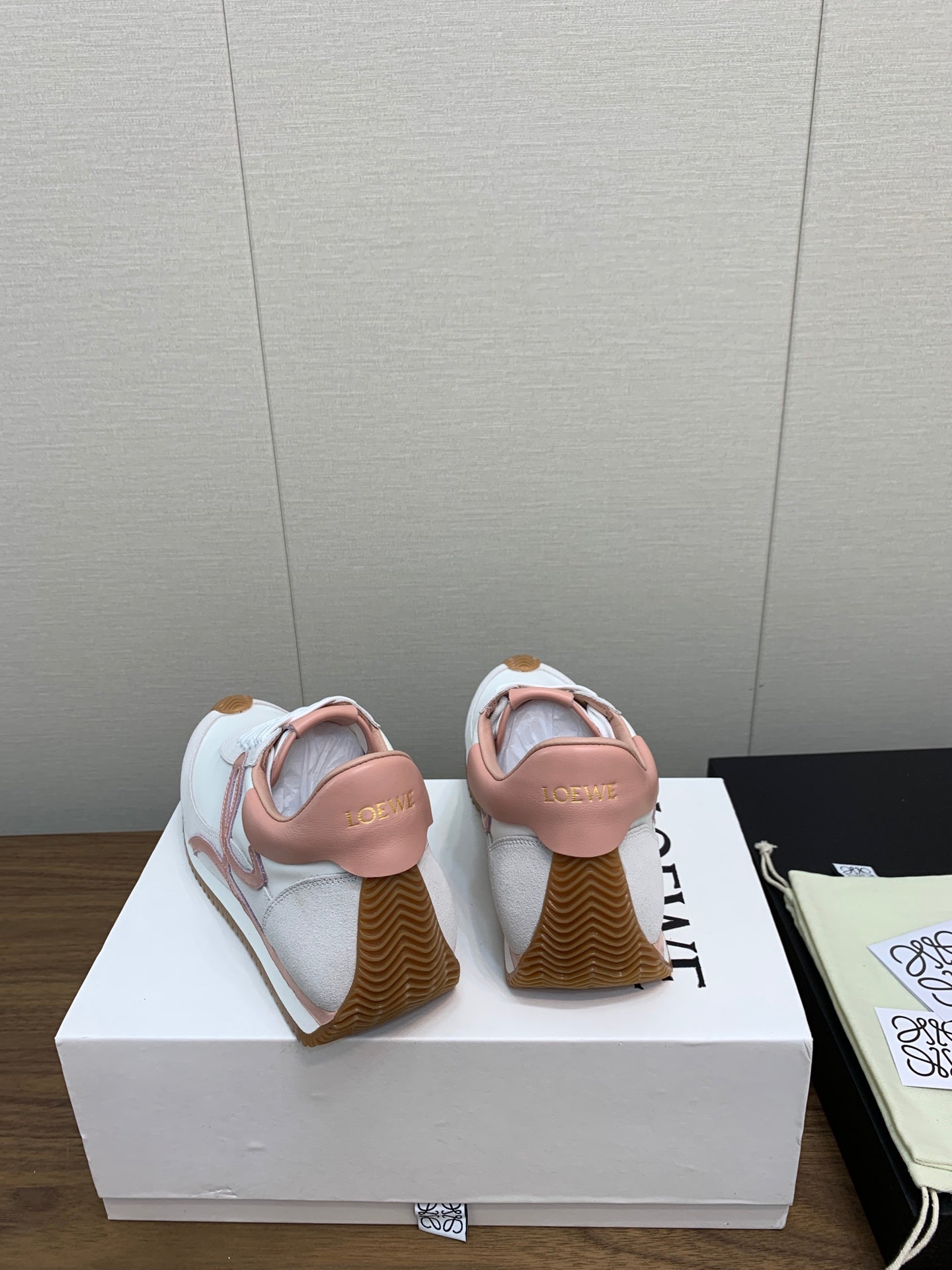 LW FLOW RUNNER SNEAKER WHITE-PEACHY SUEDE - 35