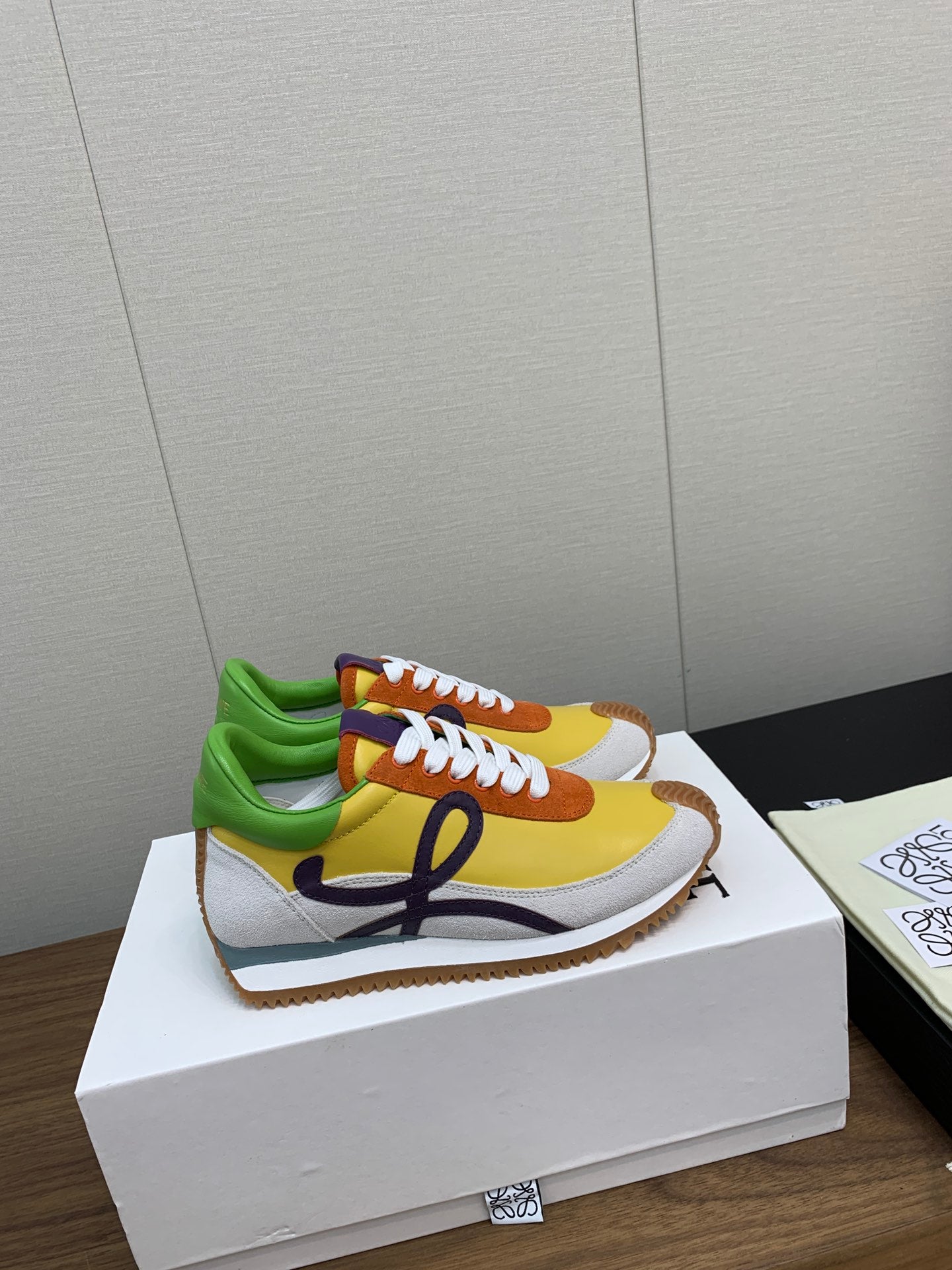 LW FLOW RUNNER SNEAKER LEMON-BRICK SUEDE - 35
