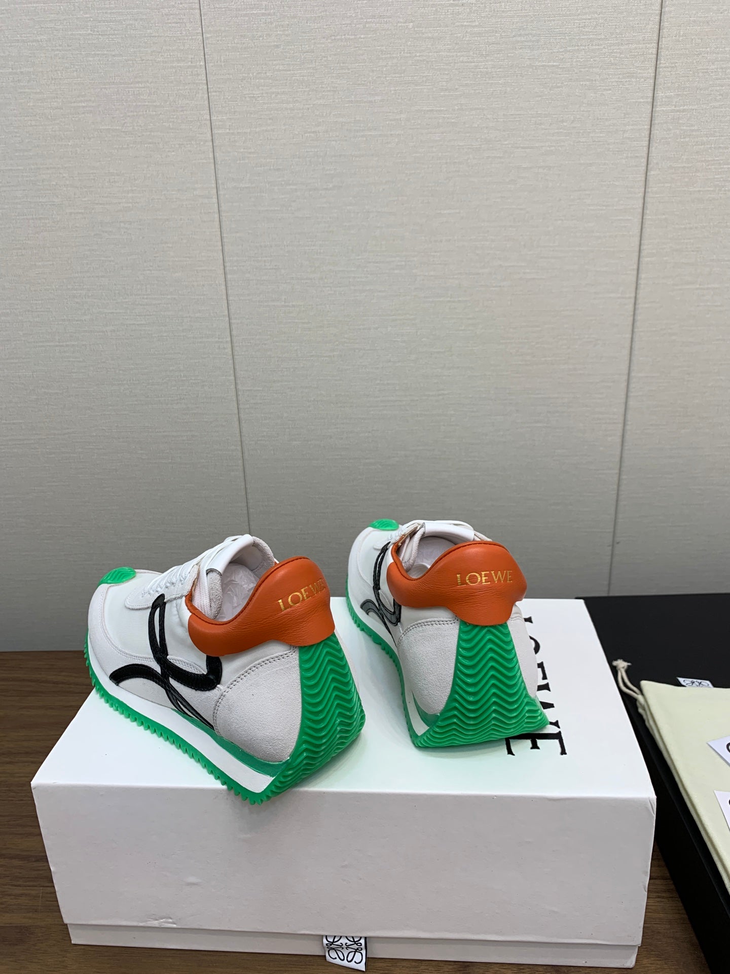 LW FLOW RUNNER SNEAKER WHITE-GREEN SUEDE - 35