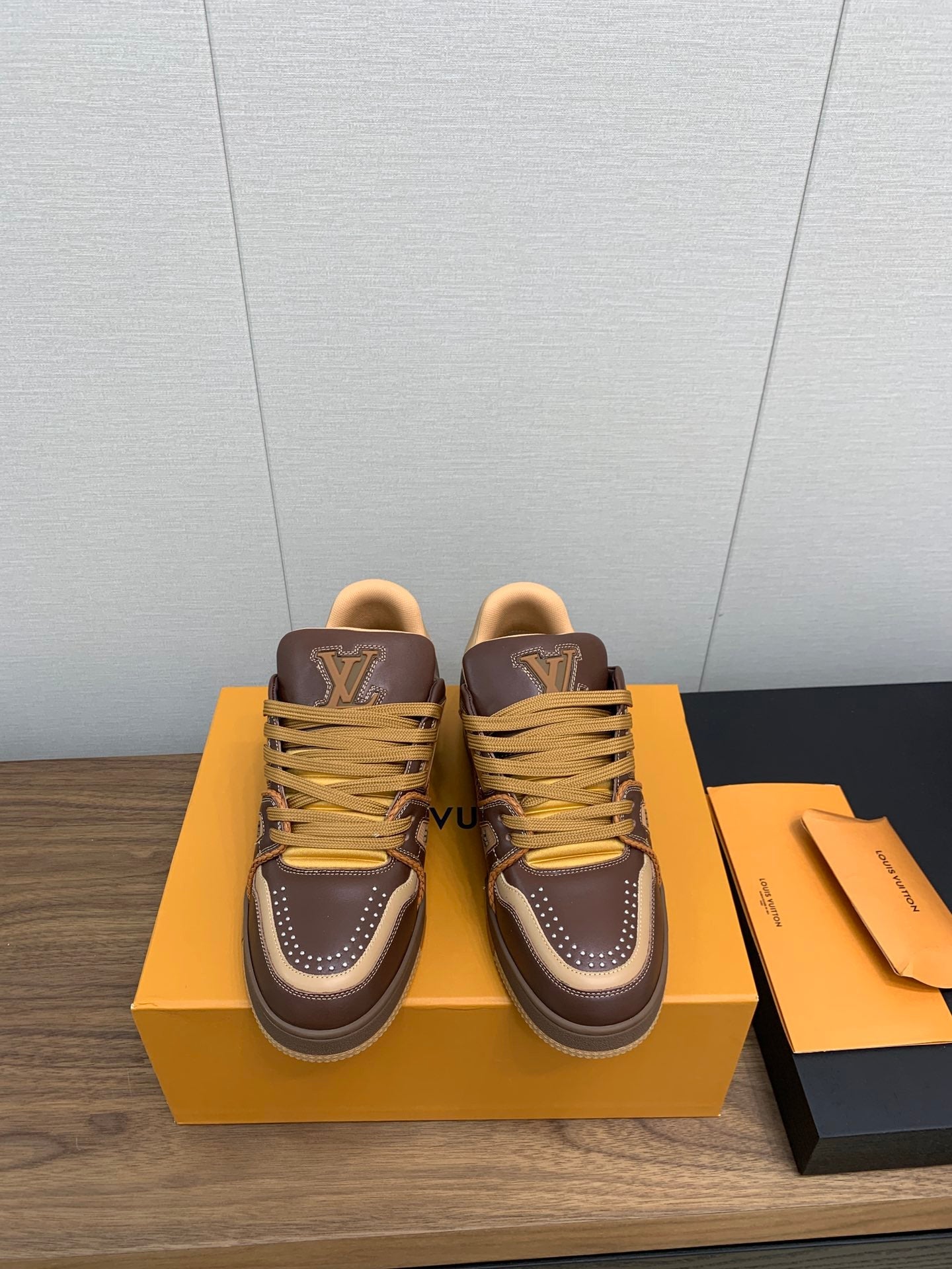 LV WOMEN'S TRAINER IN MARRON CALFSKIN - 35