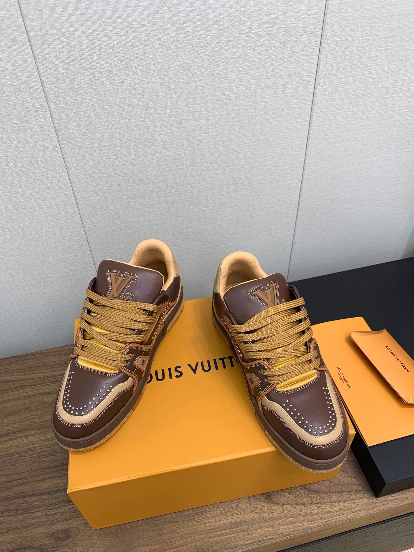 LV WOMEN'S TRAINER IN MARRON CALFSKIN - 35