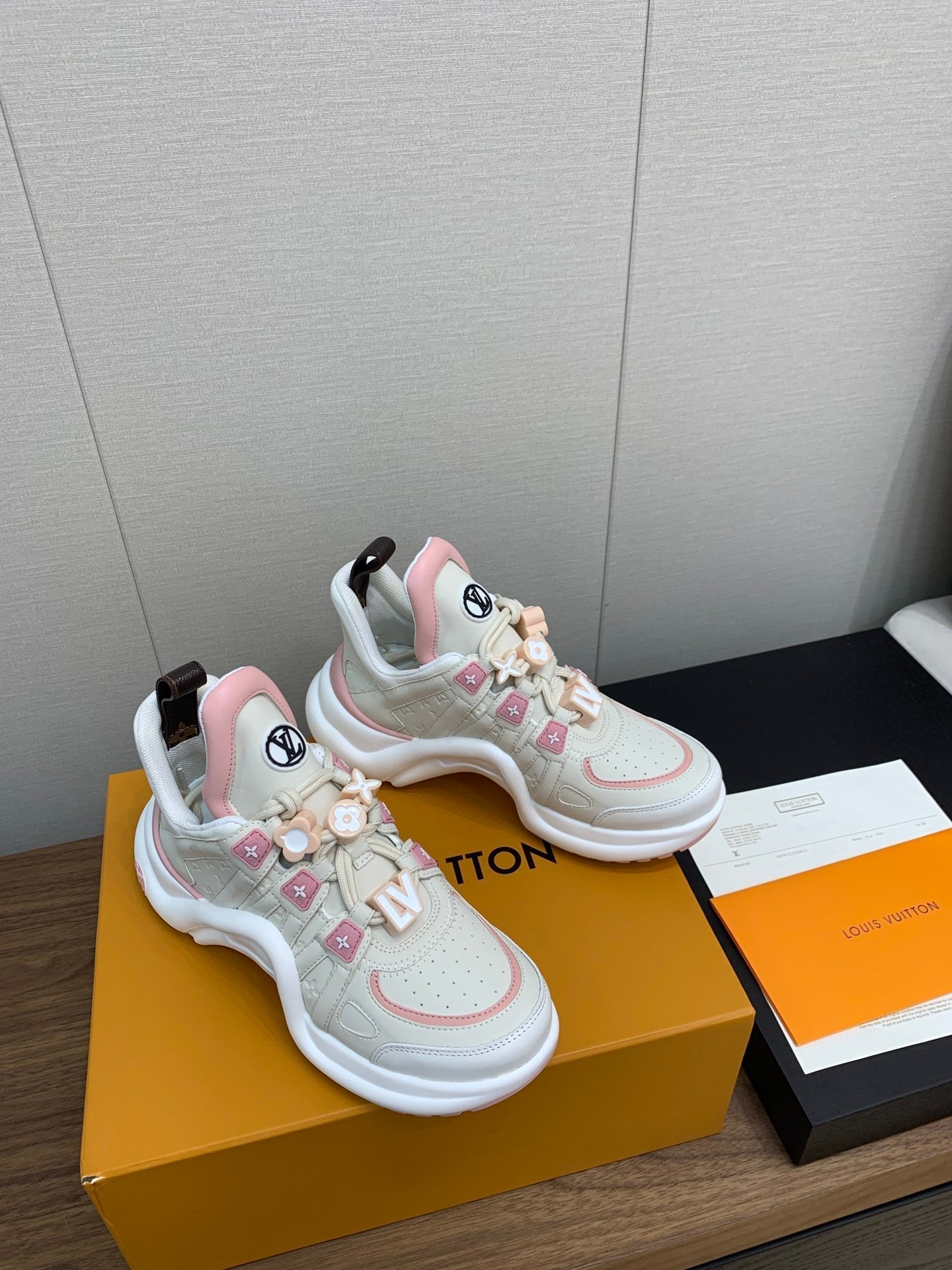 LV ARCHLIGHT SNEAKER BEIGE MIX LIGHT PINK - 35