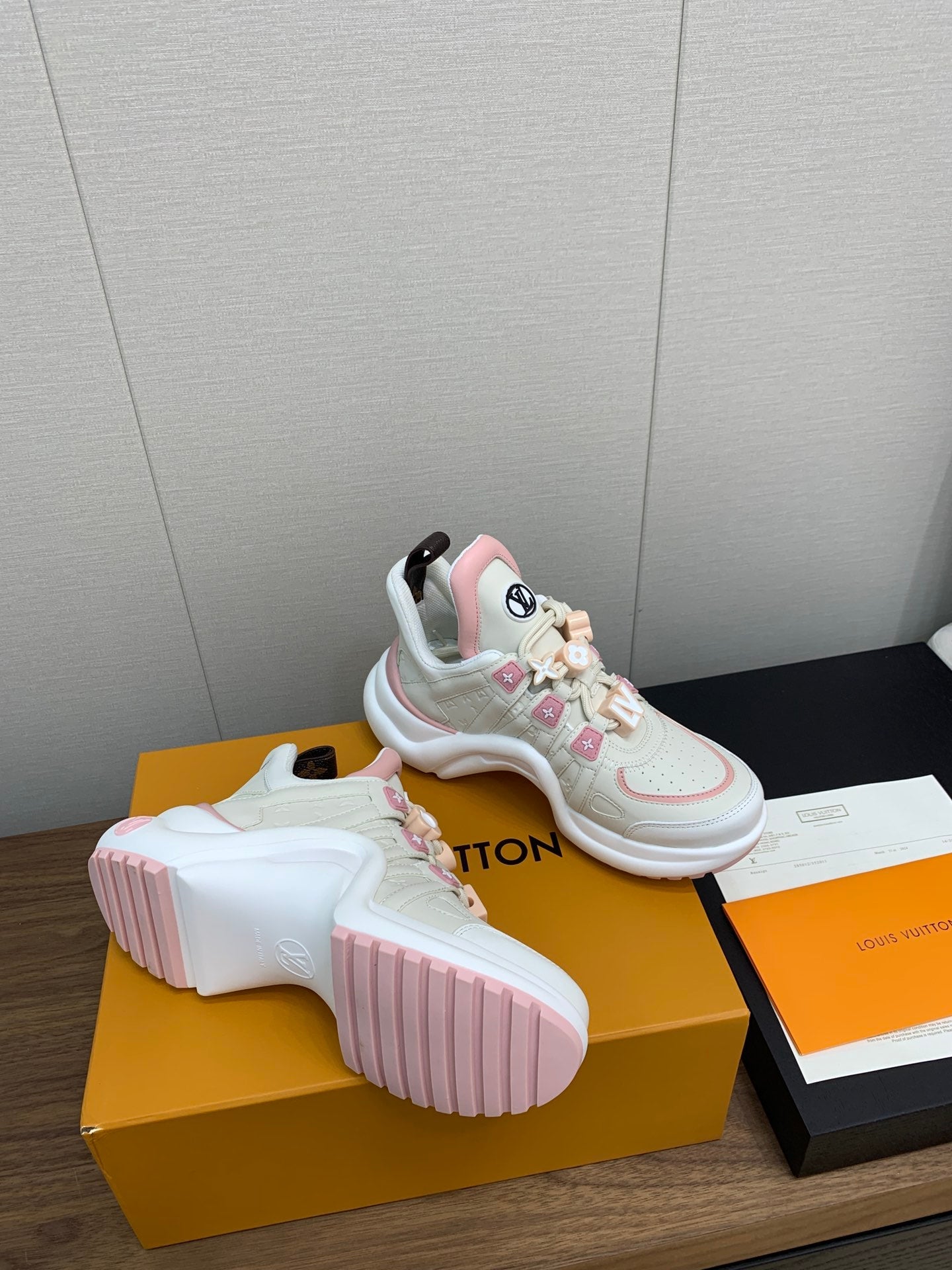 LV ARCHLIGHT SNEAKER BEIGE MIX LIGHT PINK - 35