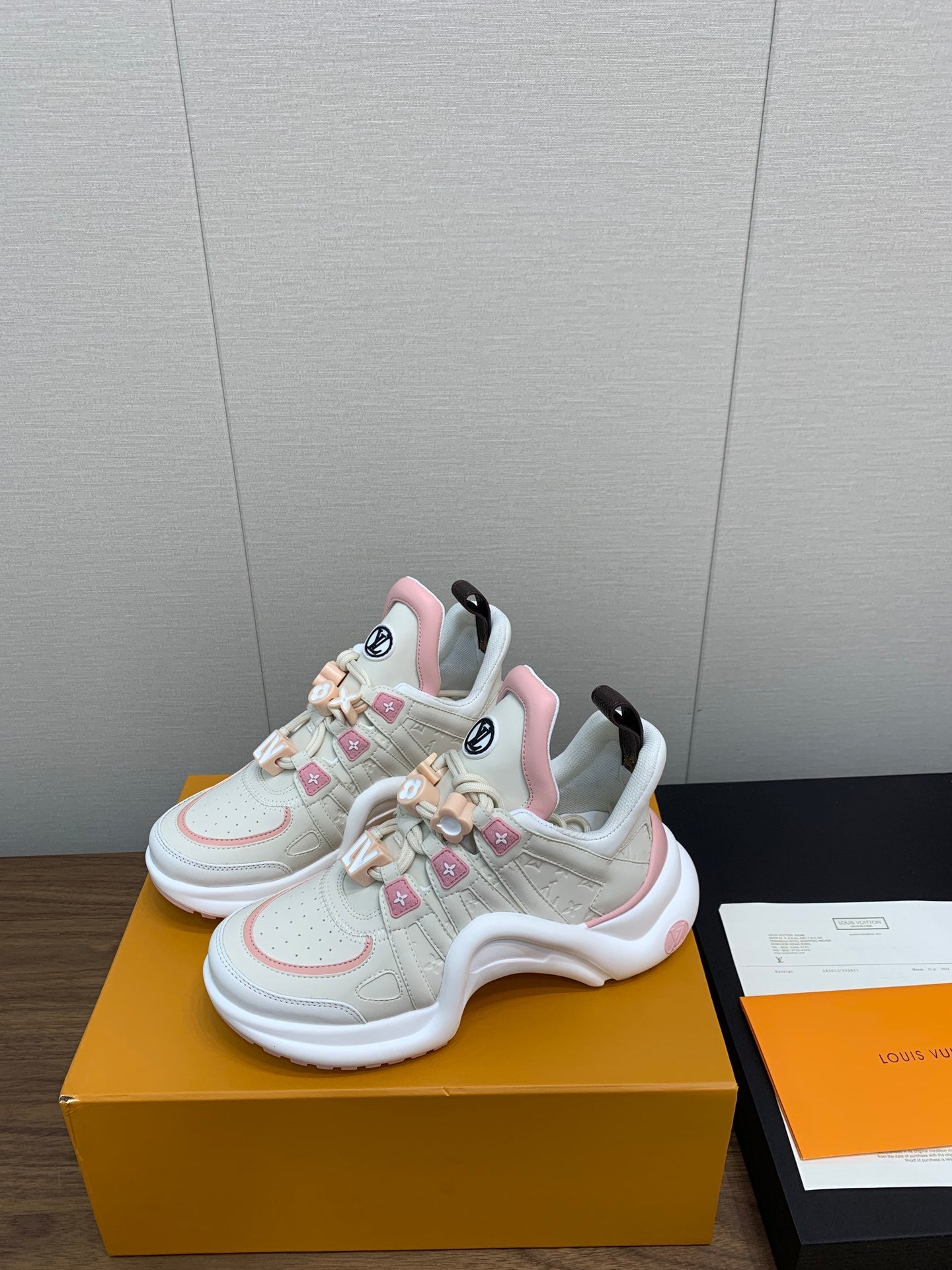 LV ARCHLIGHT SNEAKER BEIGE MIX LIGHT PINK - 35