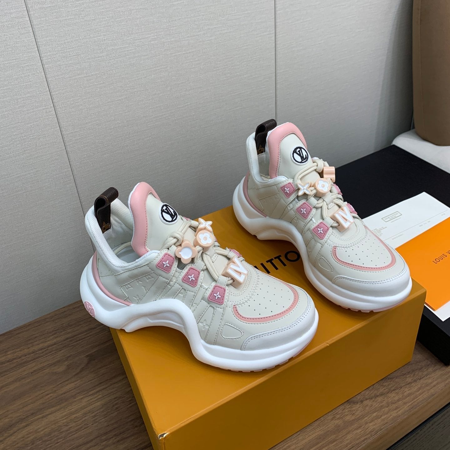 LV ARCHLIGHT SNEAKER BEIGE MIX LIGHT PINK - 35