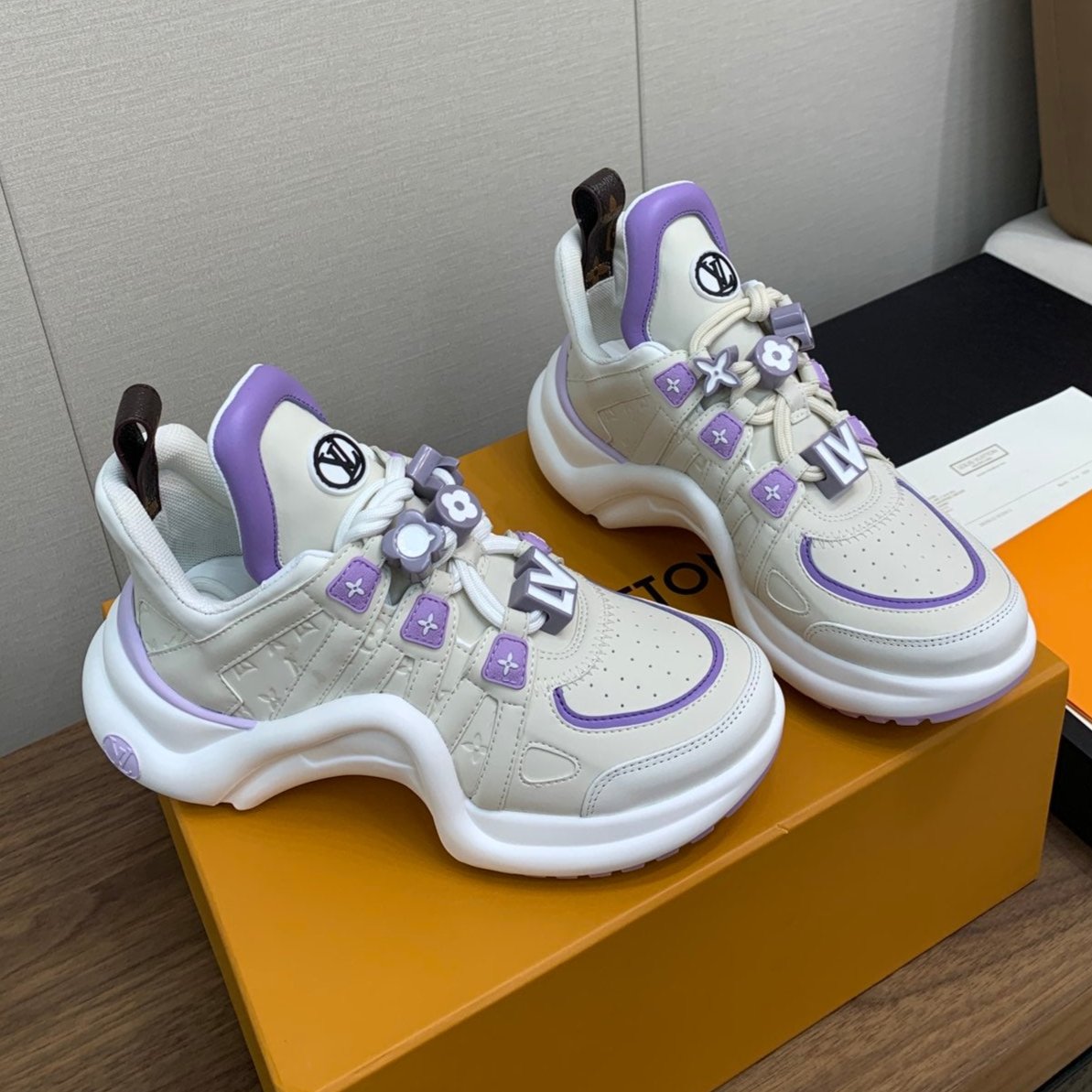 LV ARCHLIGHT SNEAKER BEIGE MIX VIOLET CALFSKIN - 35