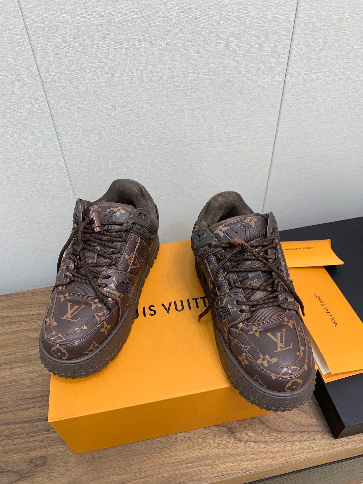 LV TRAINER IN CHOCOLATE BROWN MONOGRAM CALFSKIN - 35