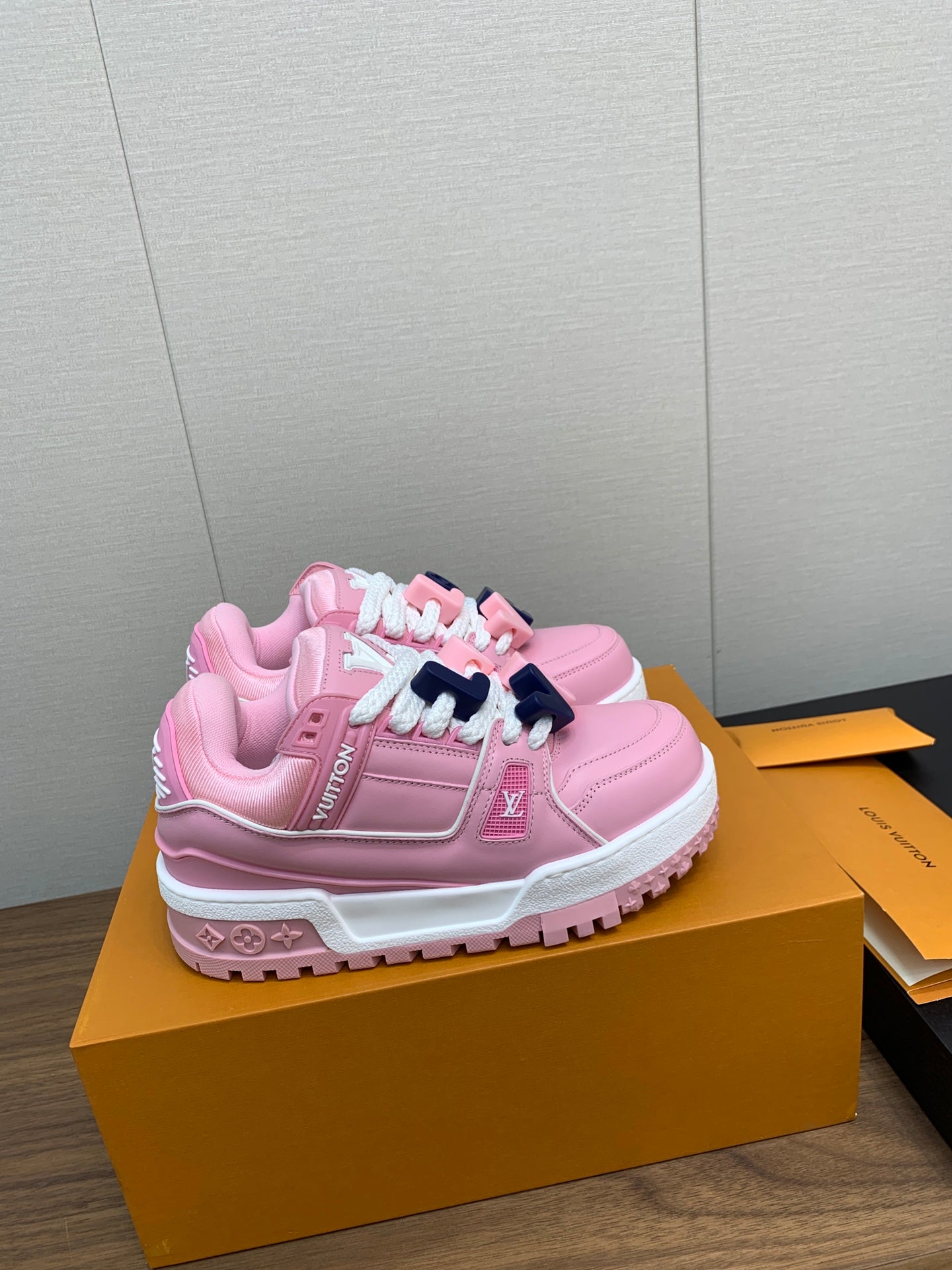 LV TRAINER IN LIGHT PINK CALFSKIN - 35