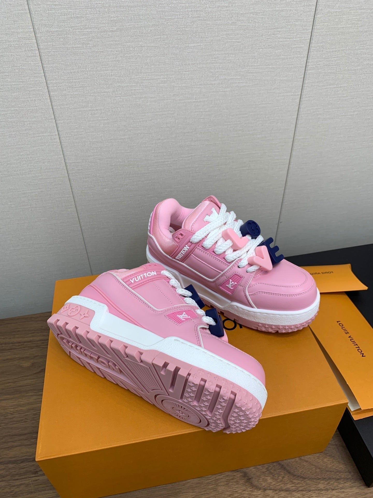LV TRAINER IN LIGHT PINK CALFSKIN - 35