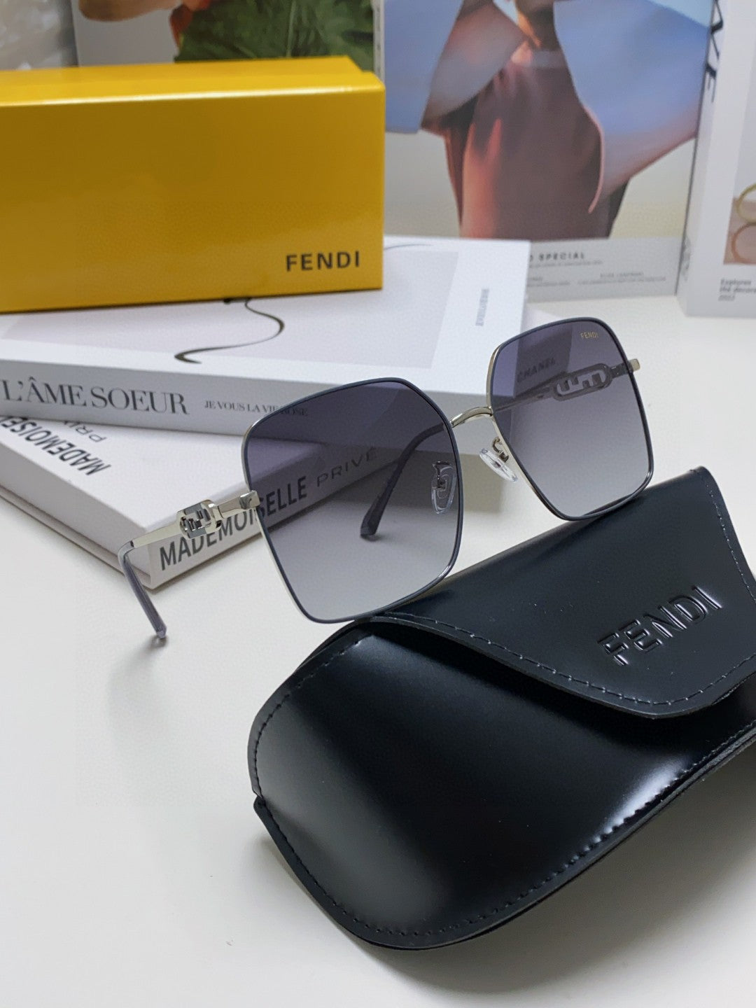 OVERSIZED BAGUETTE SQUARE FRAME SUNGLASSES 562043 IN METAL - Silver smoke