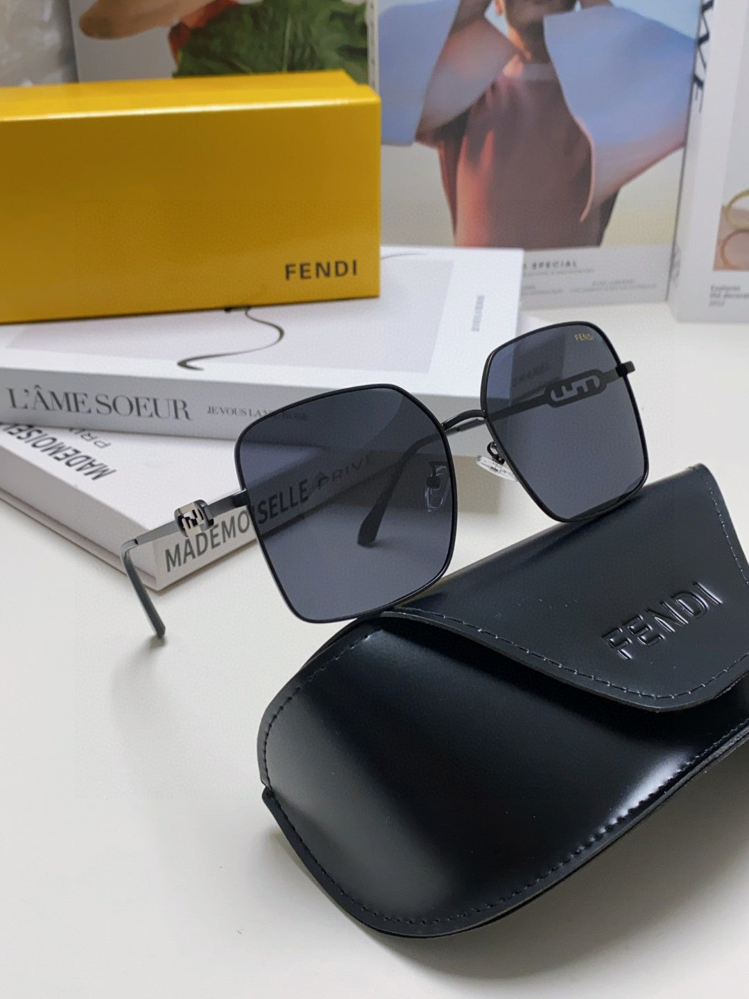 OVERSIZED BAGUETTE SQUARE FRAME SUNGLASSES 562043 IN METAL - Silver smoke