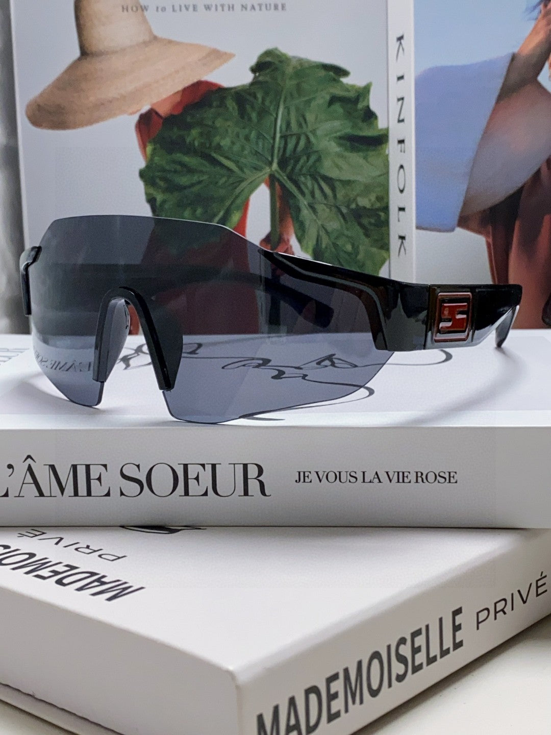 FF SQUARED VISOR FRAME SUNGLASSES 557144 IN ACETATE - Mirrored grey