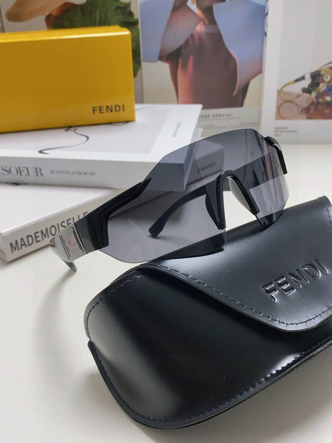 FF SQUARED VISOR FRAME SUNGLASSES 557144 IN ACETATE - Mirrored grey