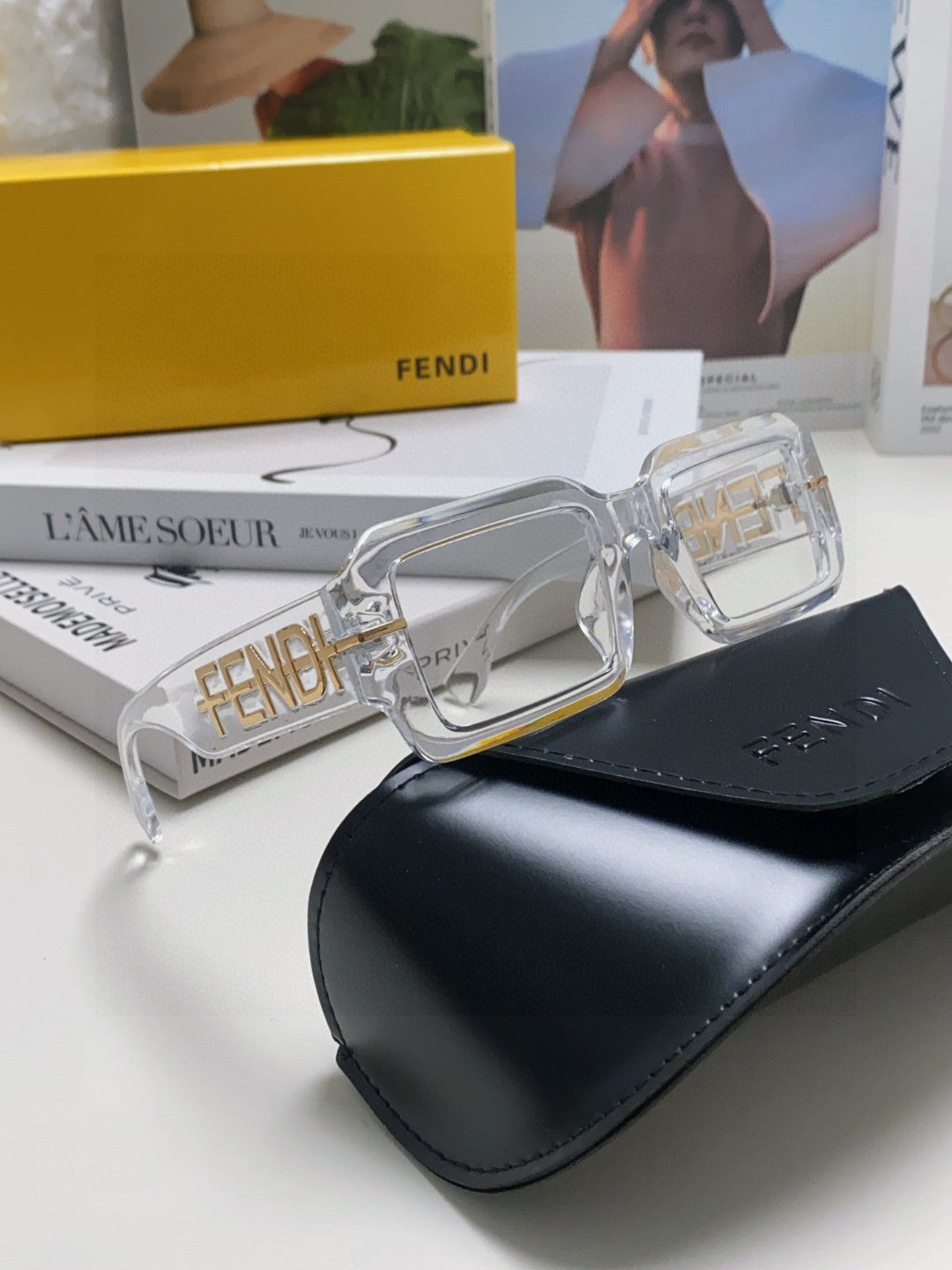EMBOSSED LOGO DIAGONAL RECTANGULAR SUNGLASSES 563312 IN ACETATE - White