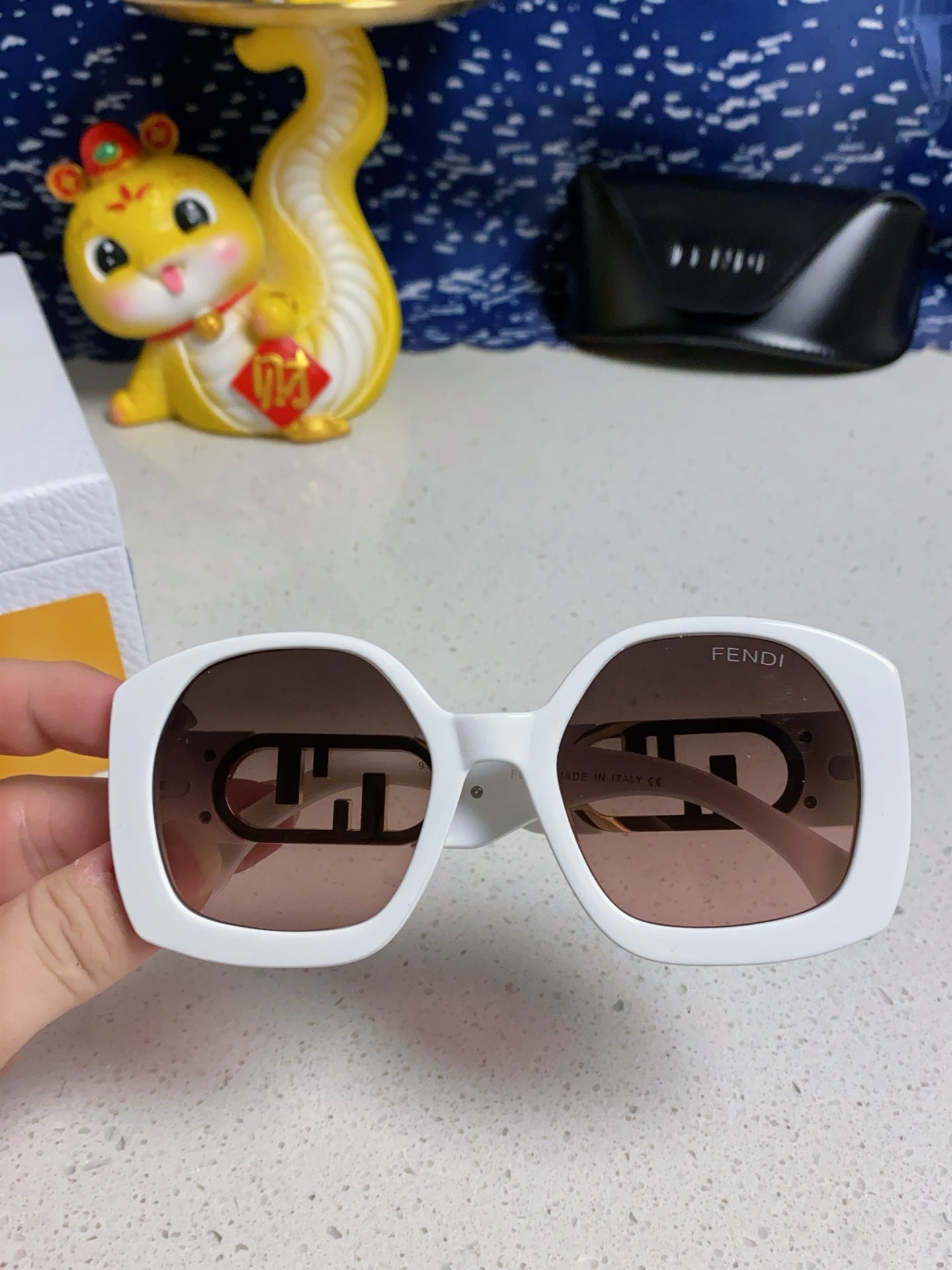 OVERSIZES FF DIAMONDS SQUARE SUNGLASSES 563315 IN ACETATE - White