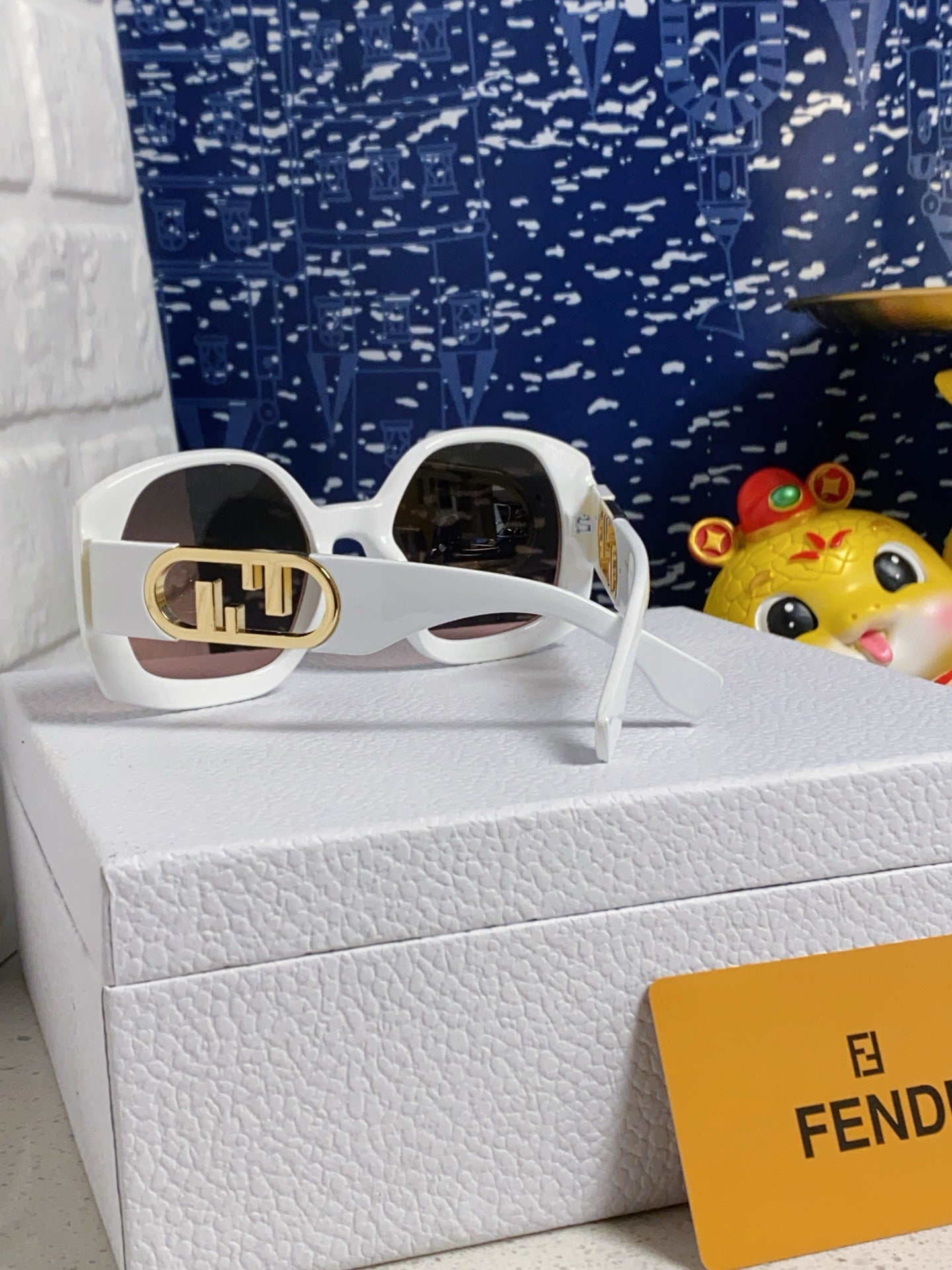 OVERSIZES FF DIAMONDS SQUARE SUNGLASSES 563315 IN ACETATE - White