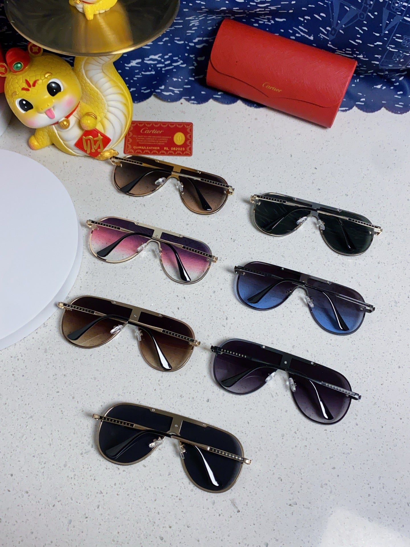 SIGNATURE AVIATOR FRAME SUNGLASSES  563238 IN METAL - Black