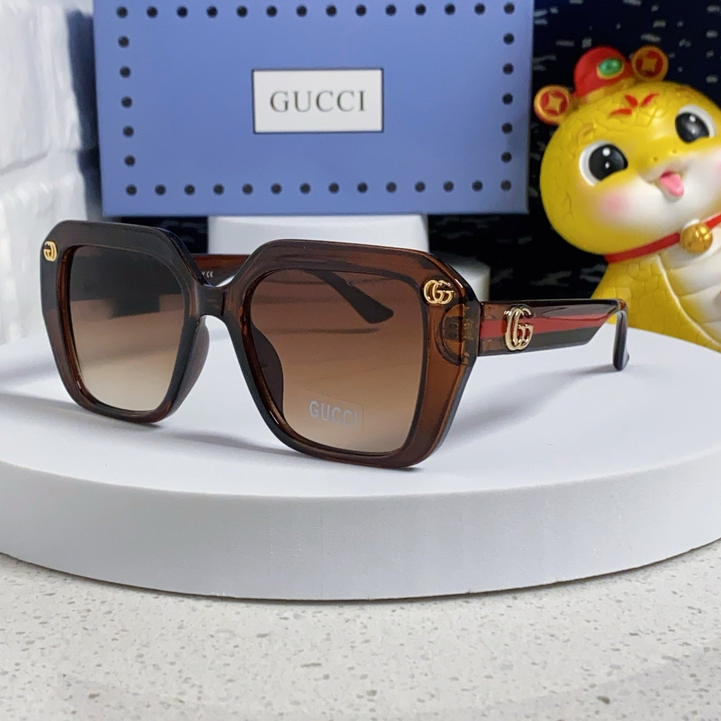 GG EMBOSSED LOGO SQUARE FRAME SUNGLASSES 563171 IN ACETATE - Black