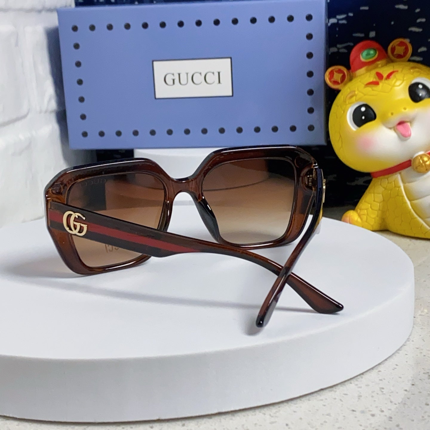 GG EMBOSSED LOGO SQUARE FRAME SUNGLASSES 563171 IN ACETATE - Black