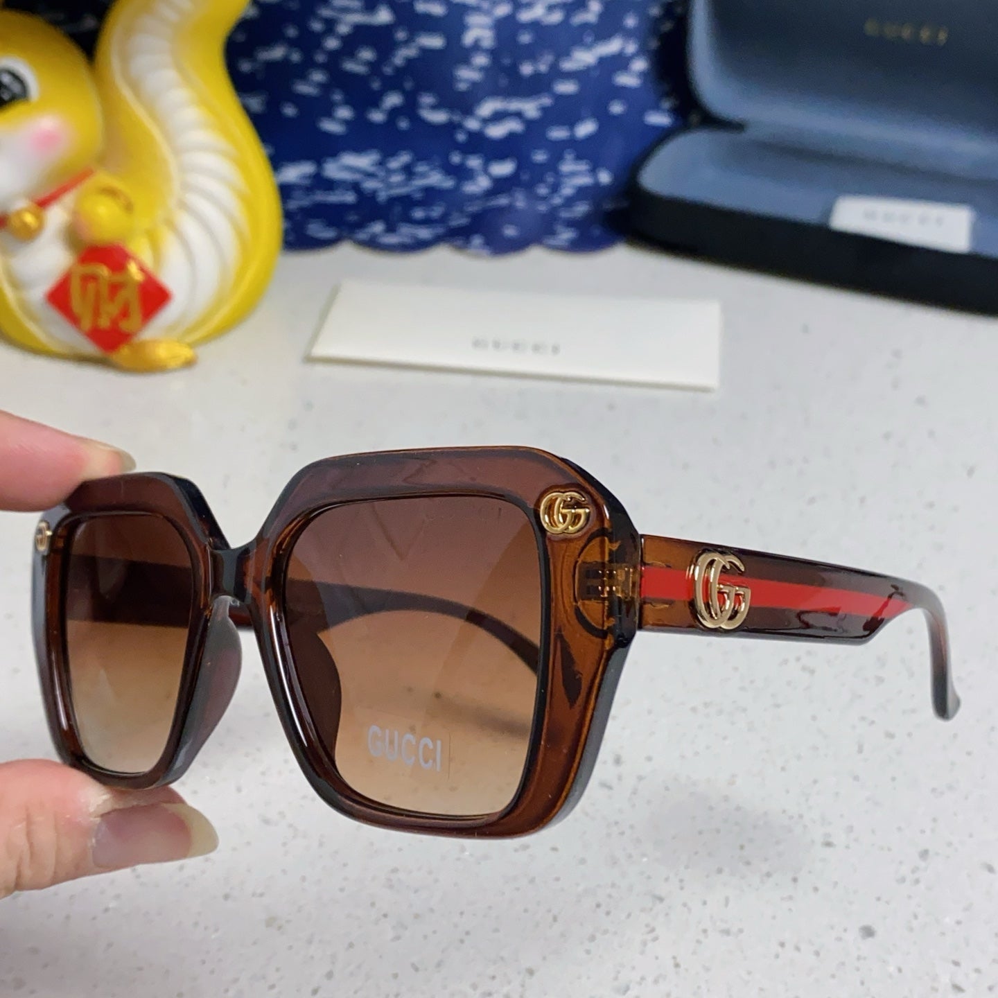 GG EMBOSSED LOGO SQUARE FRAME SUNGLASSES 563171 IN ACETATE - Black