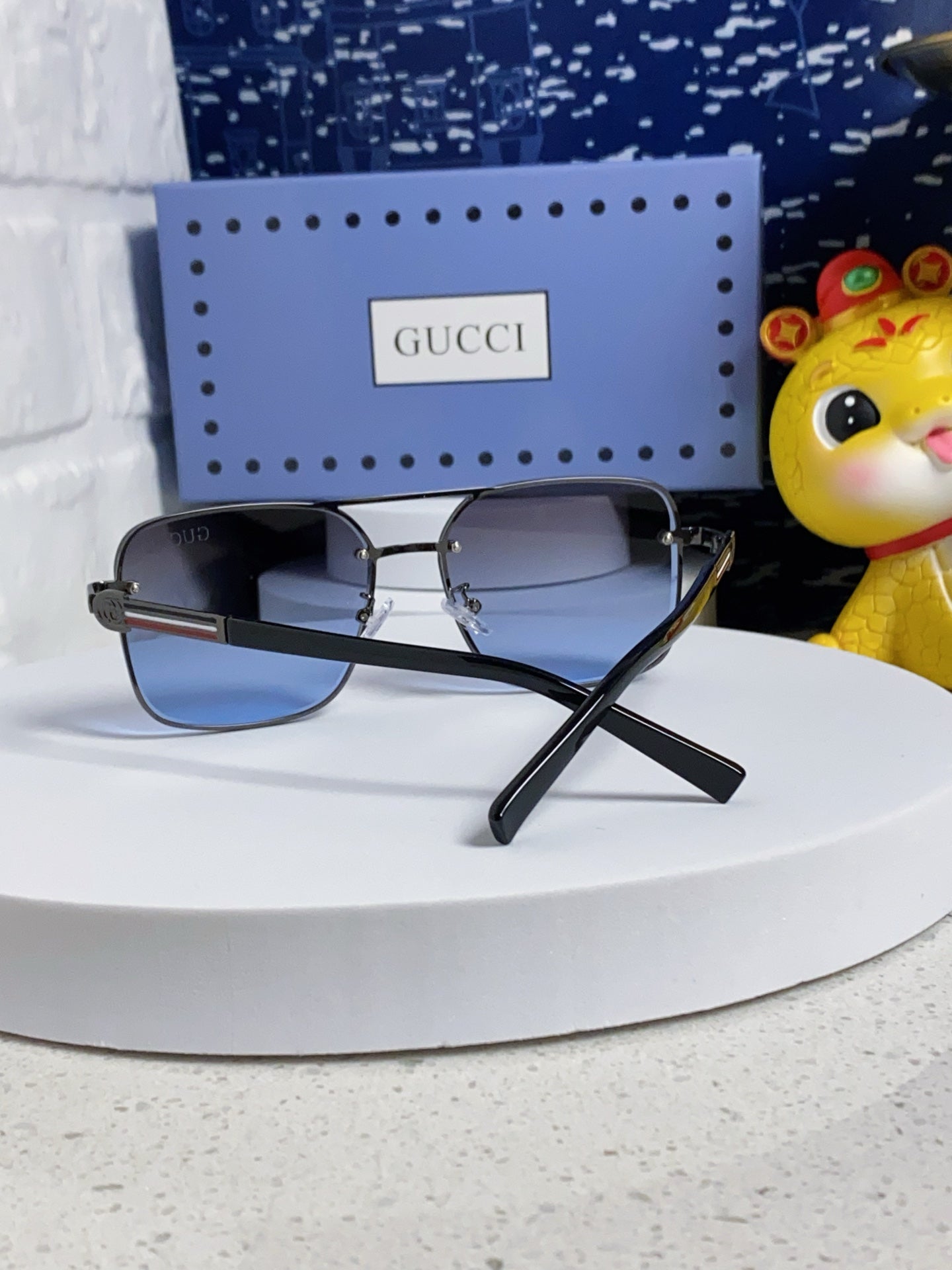 SQUARE FRAME SUNGLASSES 563175 IN METAL - Black