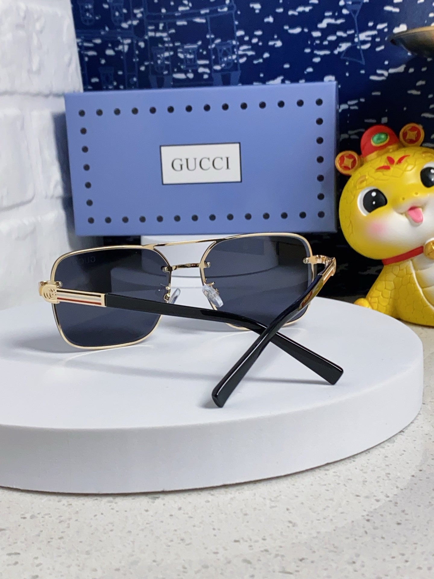 SQUARE FRAME SUNGLASSES 563175 IN METAL - Black