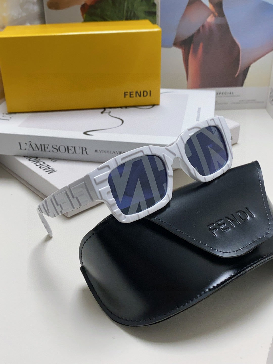ROMA EMBOSSED RECTANGULAR FRAME SUNGLASSES 527221 IN ACETATE - White/ blue