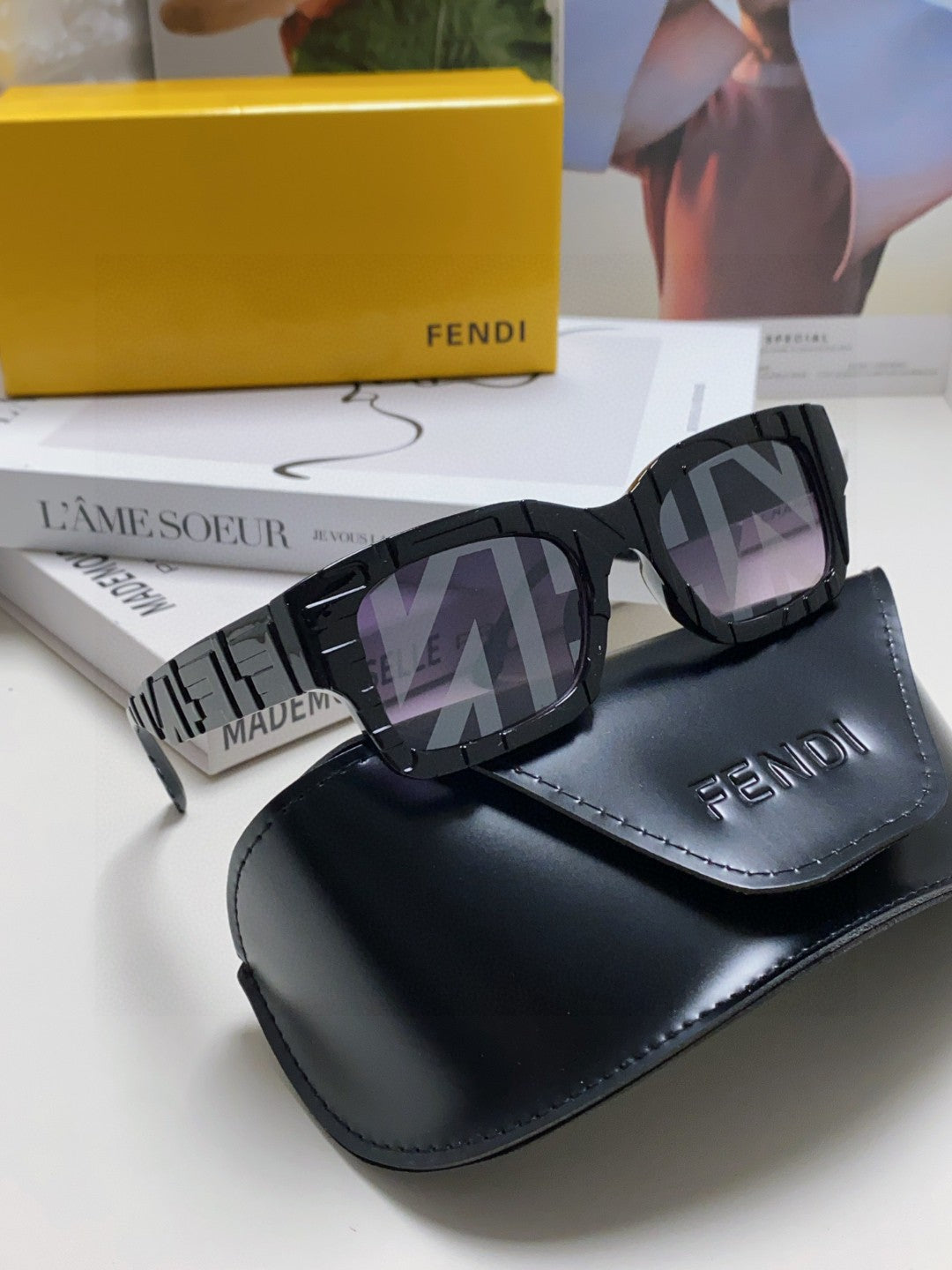 ROMA EMBOSSED RECTANGULAR FRAME SUNGLASSES 527221 IN ACETATE - White/ blue