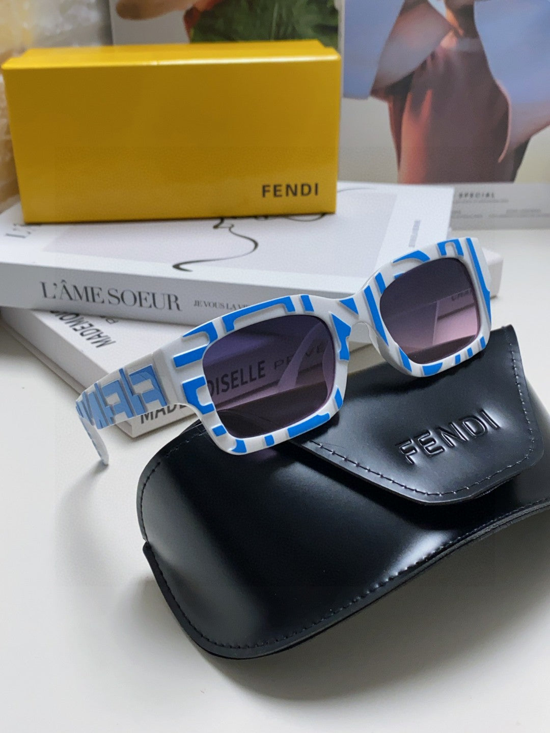 ROMA EMBOSSED RECTANGULAR FRAME SUNGLASSES 527221 IN ACETATE - White/ blue