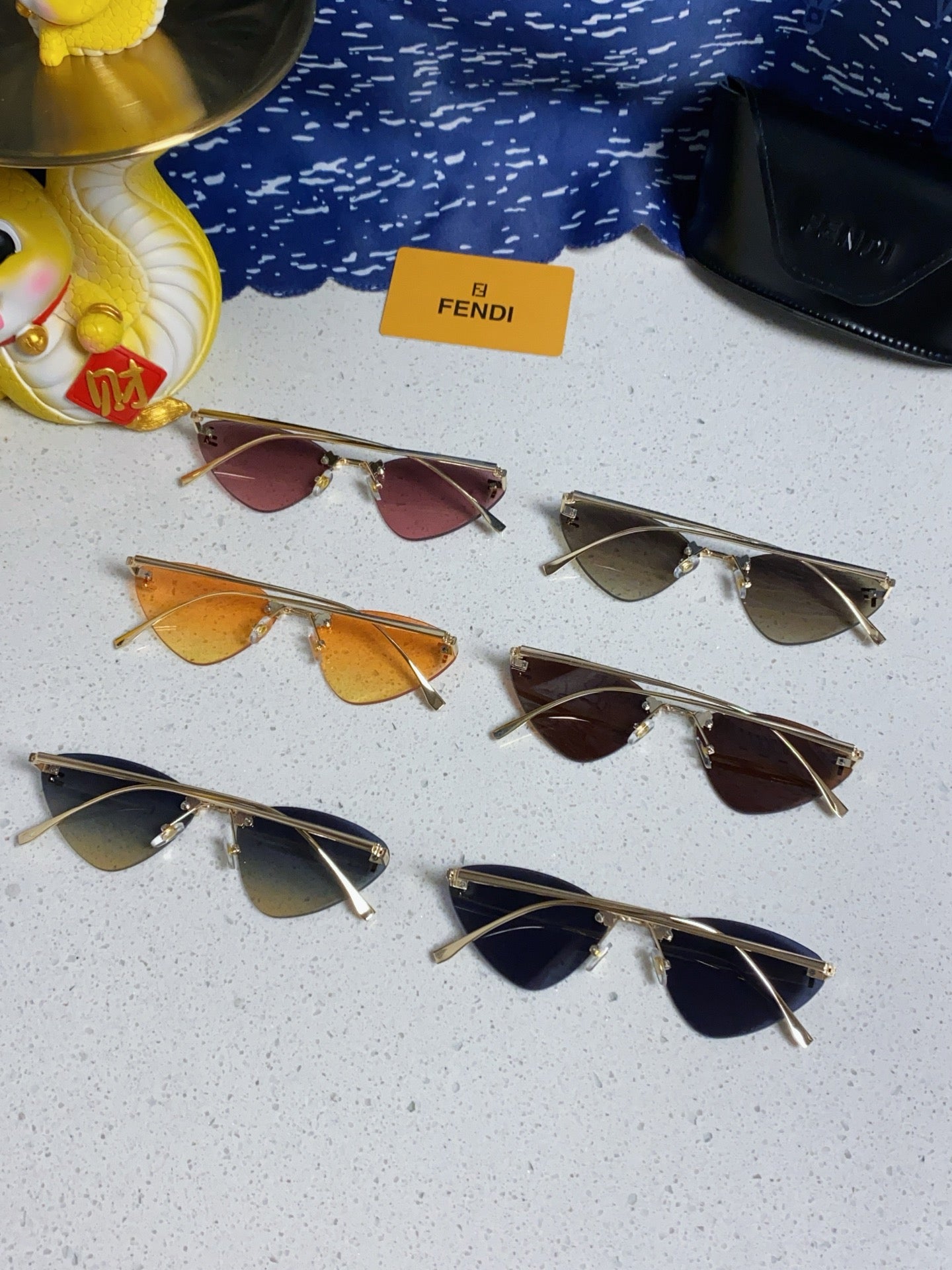 SKY RIMLESS TRIANGLE FRAME SUNGLASSES 566724 IN METAL - Light orange