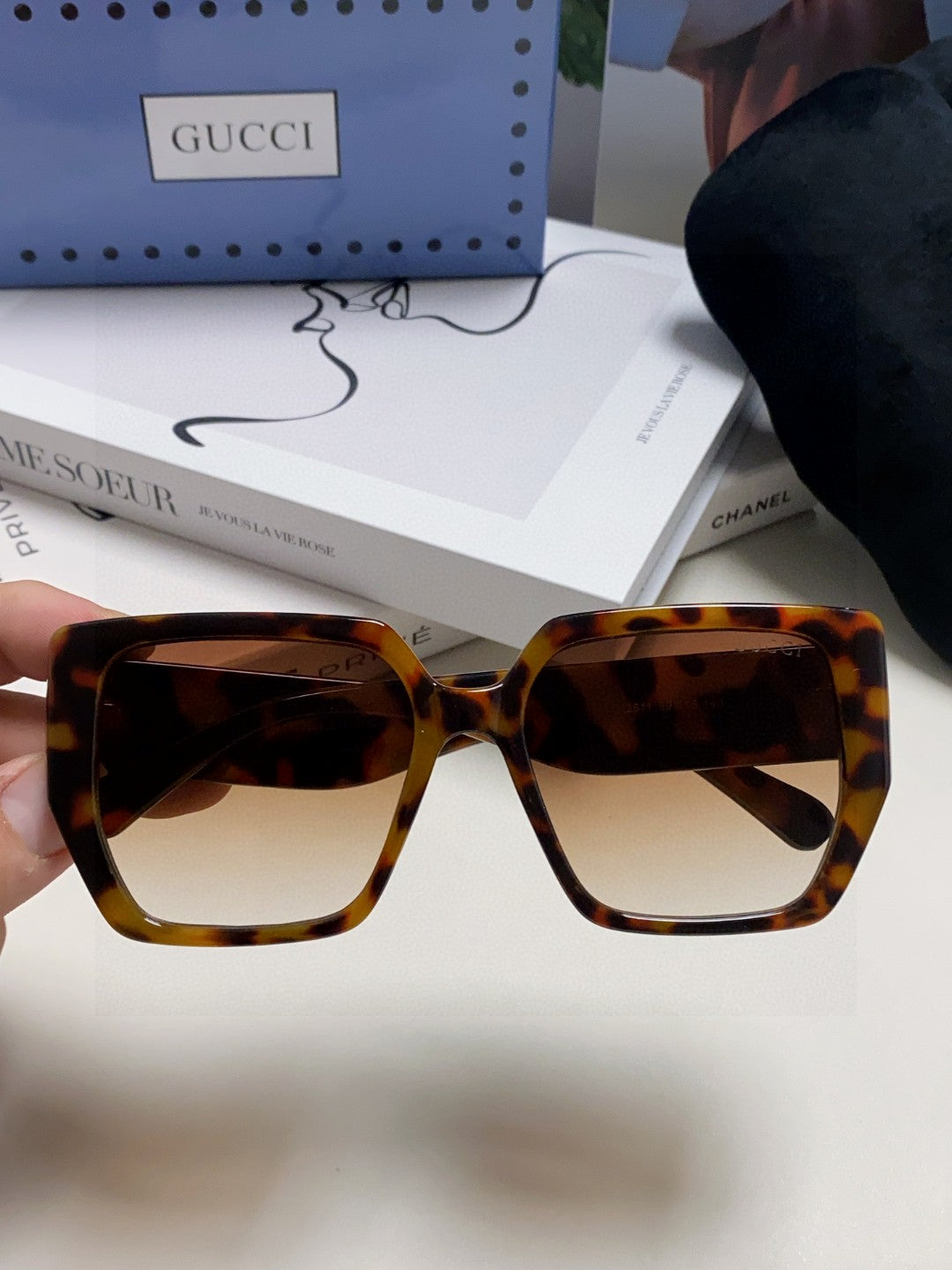 SQUARE FRAME SUNGLASSES 570209 IN ACETATE - Black