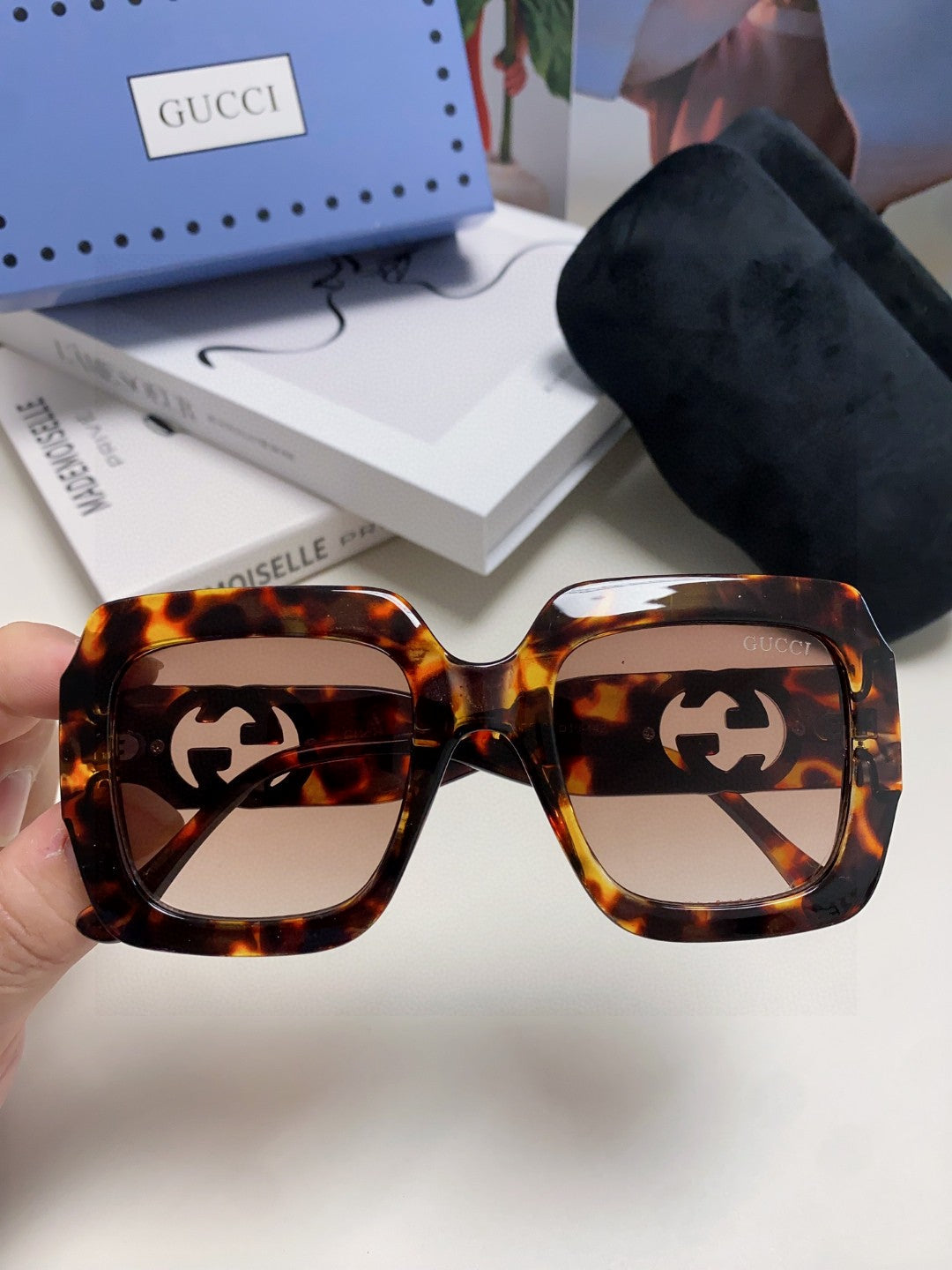 SQUARE FRAME SUNGLASSES GG0178S IN ACETATE EMBOSSED LOGO - Black