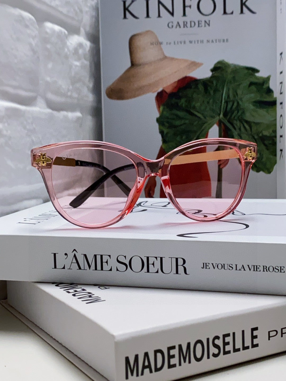BEE EMBELLISHED BUTTERFLY FRAME SUNGLASSES 570242 IN ACETATE - Pink