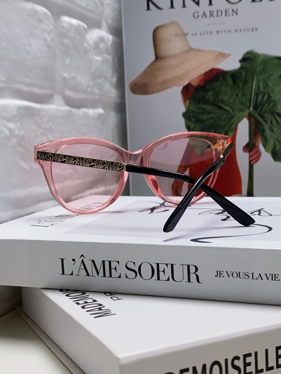 BEE EMBELLISHED BUTTERFLY FRAME SUNGLASSES 570242 IN ACETATE - Pink