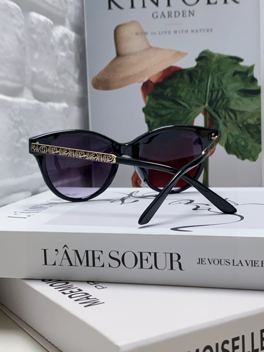 BEE EMBELLISHED BUTTERFLY FRAME SUNGLASSES 570242 IN ACETATE - Pink