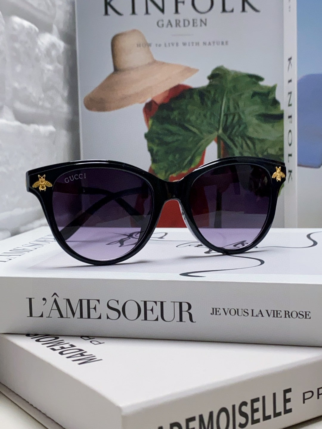 BEE EMBELLISHED BUTTERFLY FRAME SUNGLASSES 570242 IN ACETATE - Pink