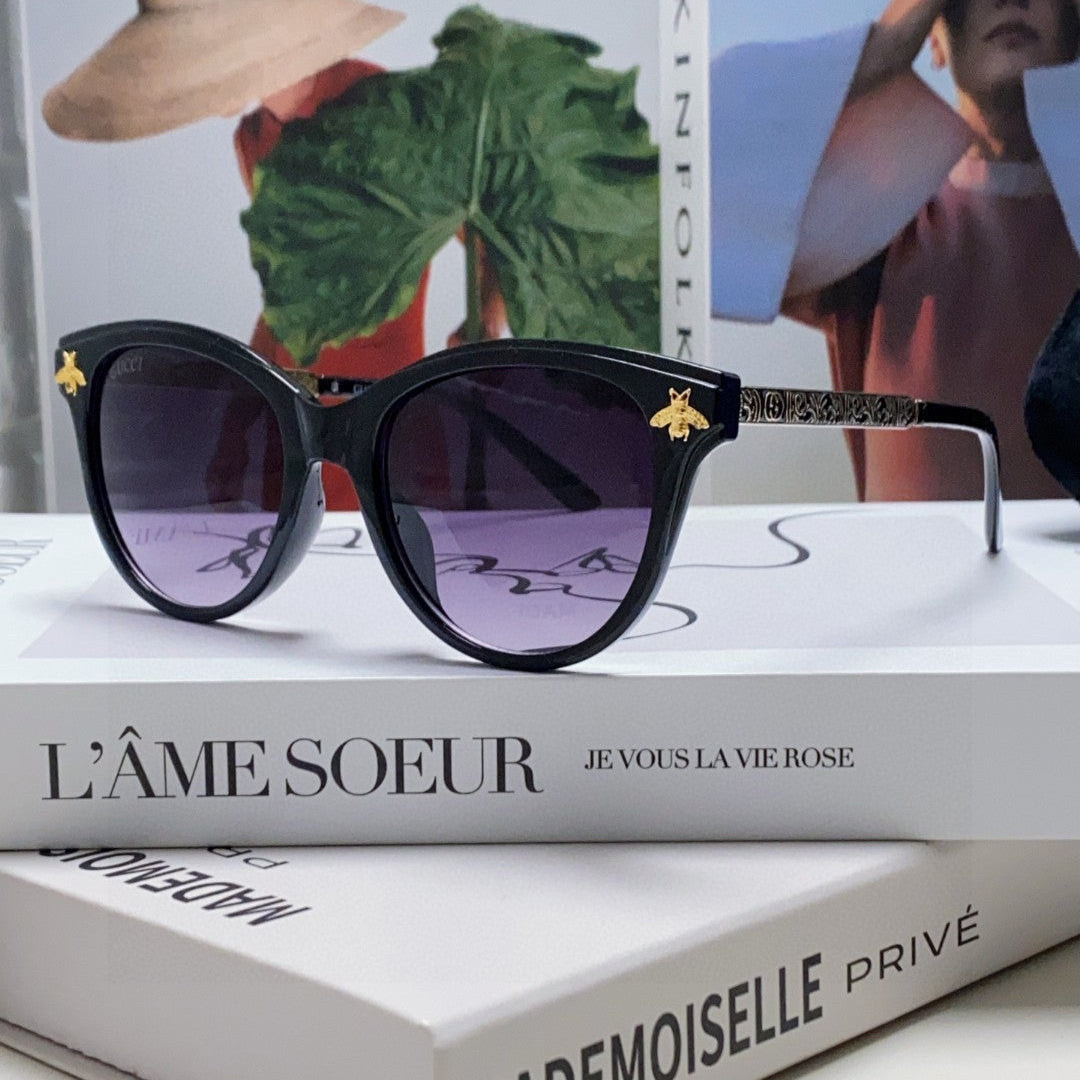 BEE EMBELLISHED BUTTERFLY FRAME SUNGLASSES 570242 IN ACETATE - Pink