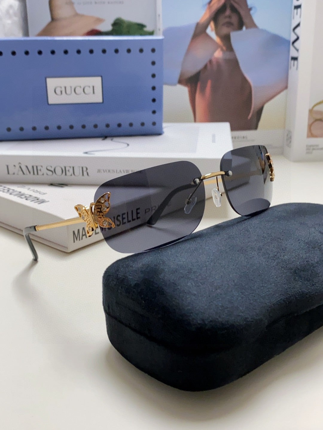 BUTTERFLY EMBELLISHED RIMLESS RECTANGULAR FRAME SUNGLASSES 570245 IN METAL - Black