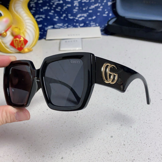 SQUARE FRAME SUNGLASSES 573303 IN ACETATE EMBOSSED LOGO - Black/ smoke