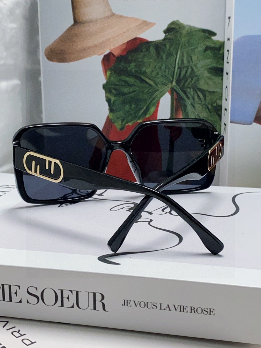 EMBOSSED LOGO FF DIAMONDS SQUARE FRAME SUNGLASSES 575798 IN ACETATE - Brown